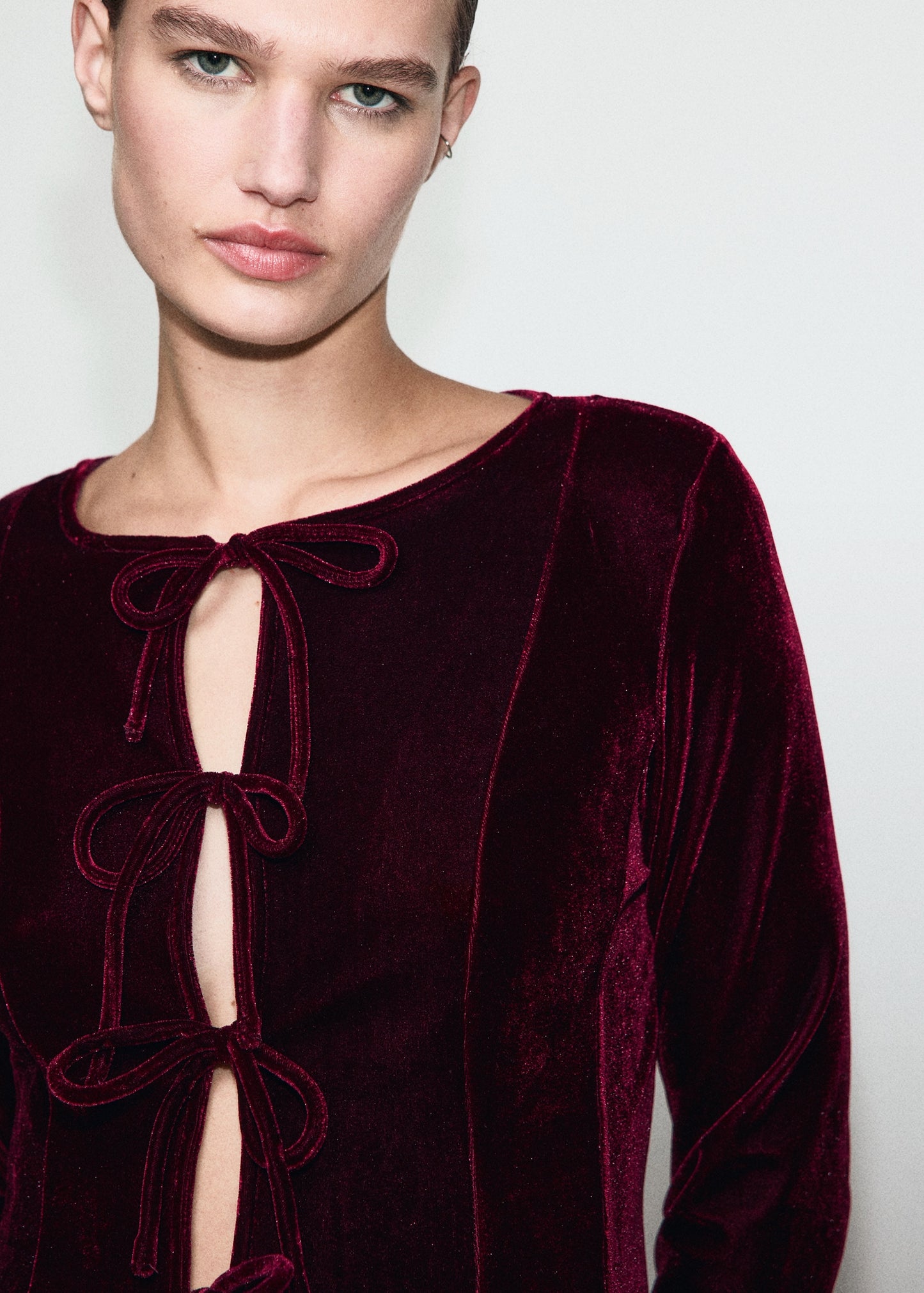 Velvet blouse with bows