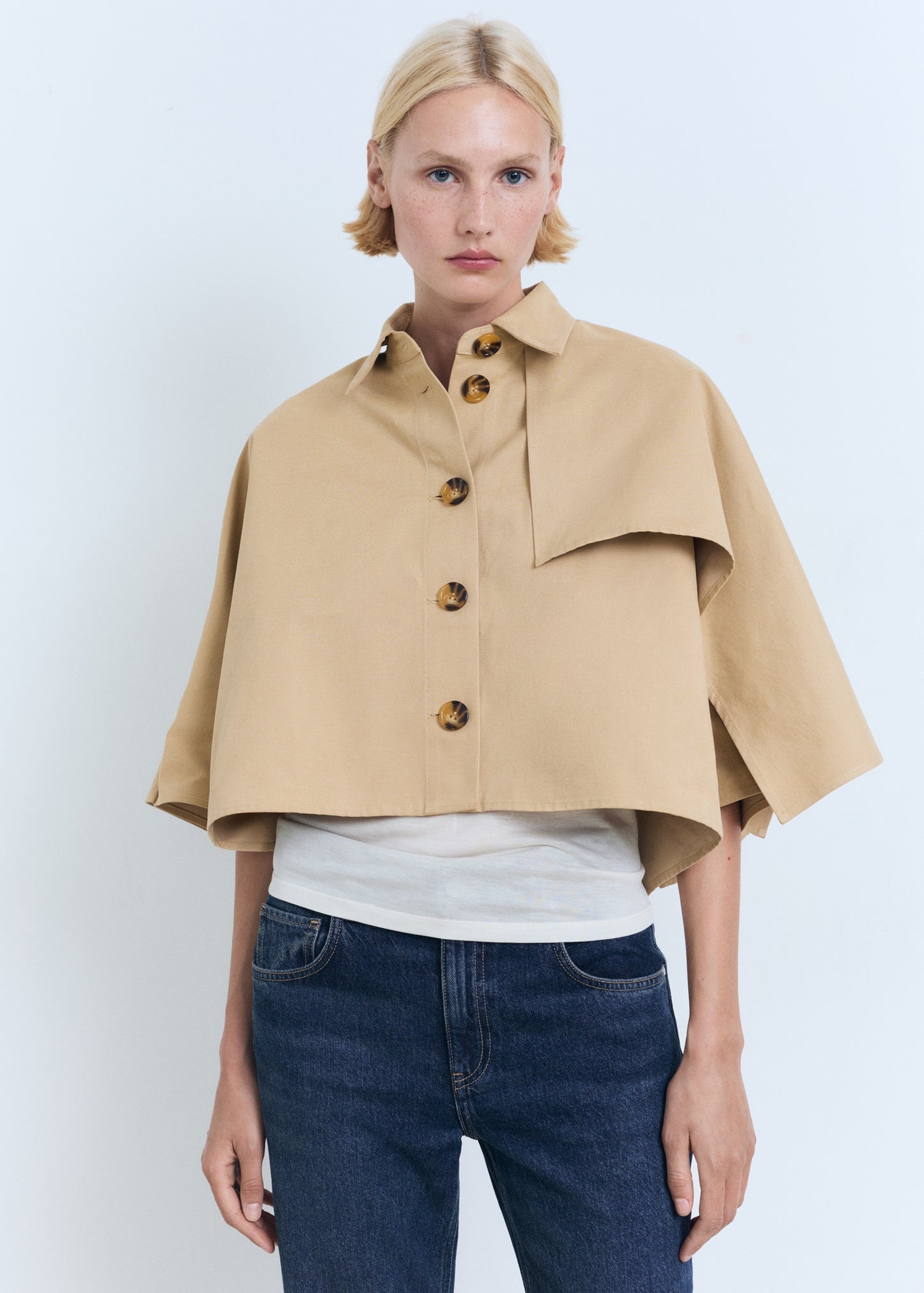 Cape-style cropped trench