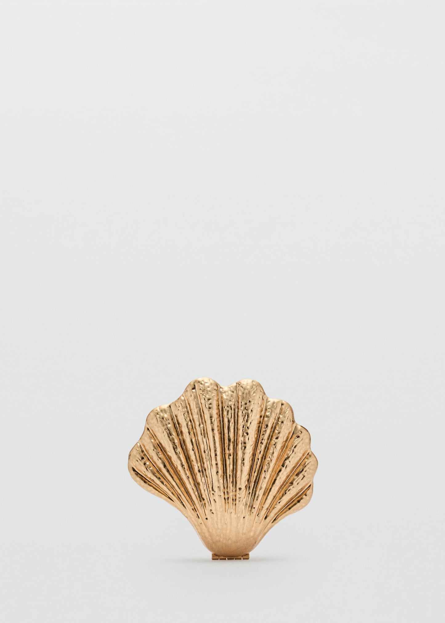 Shell design clutch bag