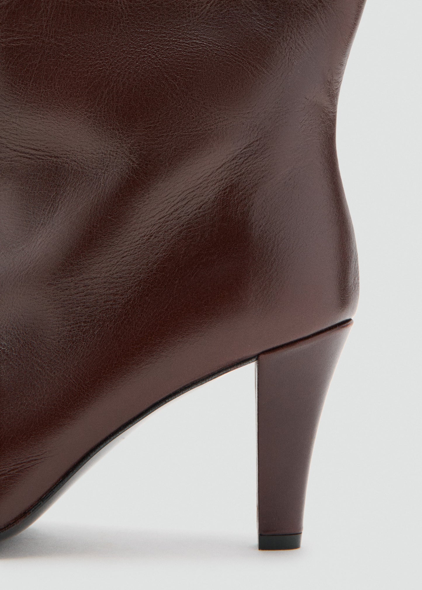 Heel leather boot