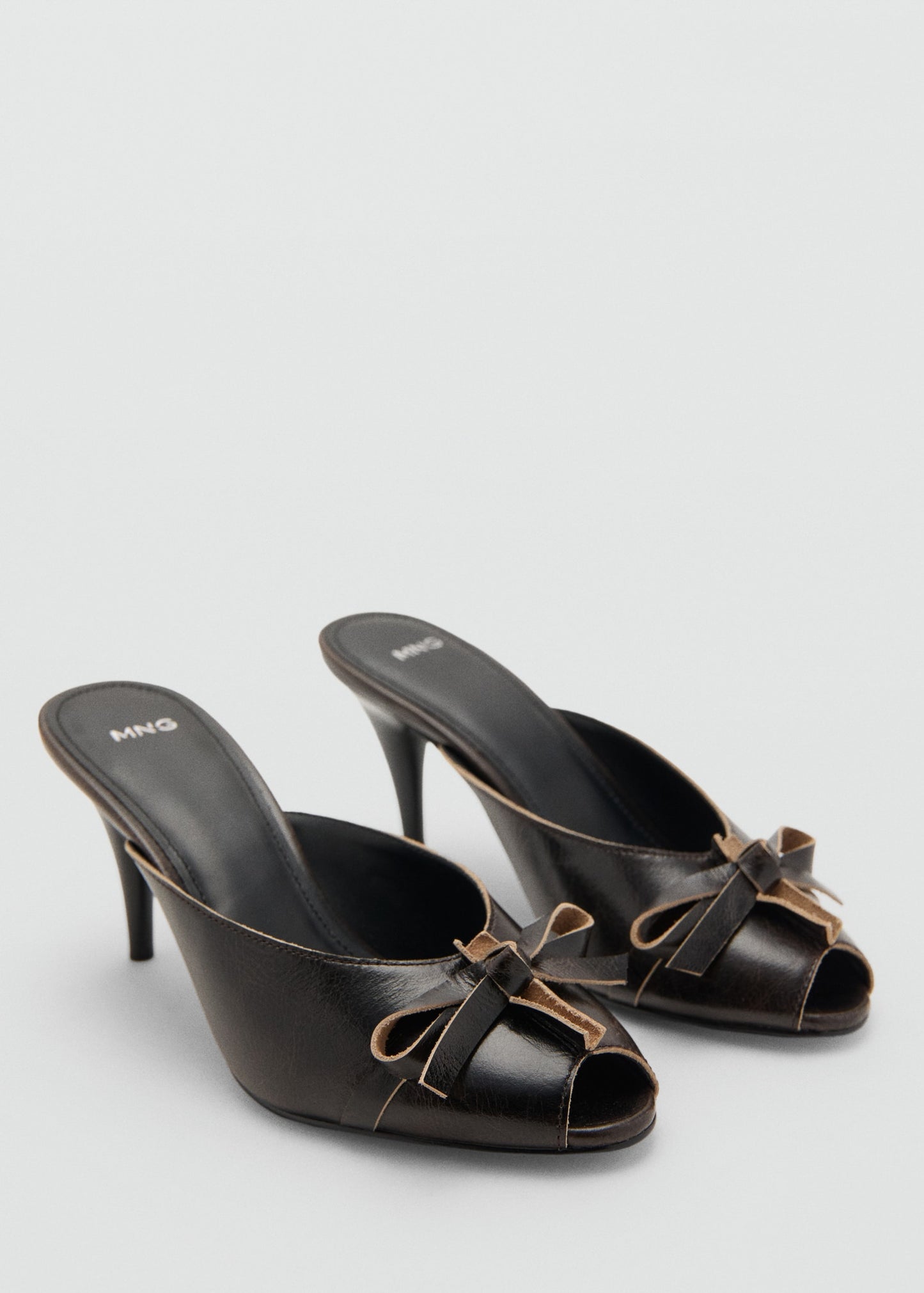 Leather high-heeled sandals with bow