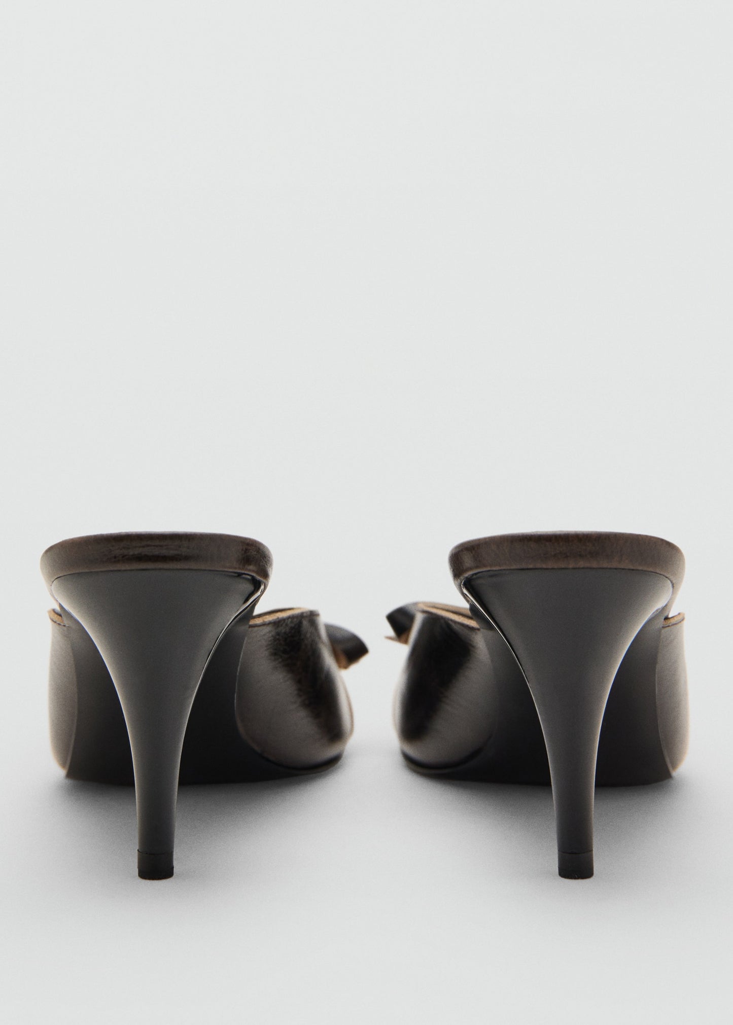 Leather high-heeled sandals with bow