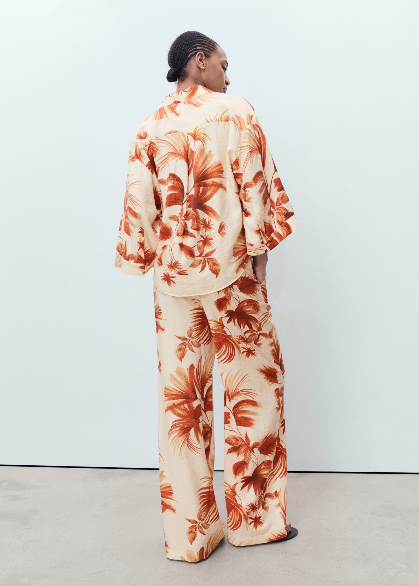 Flowing palm-tree print trousers
