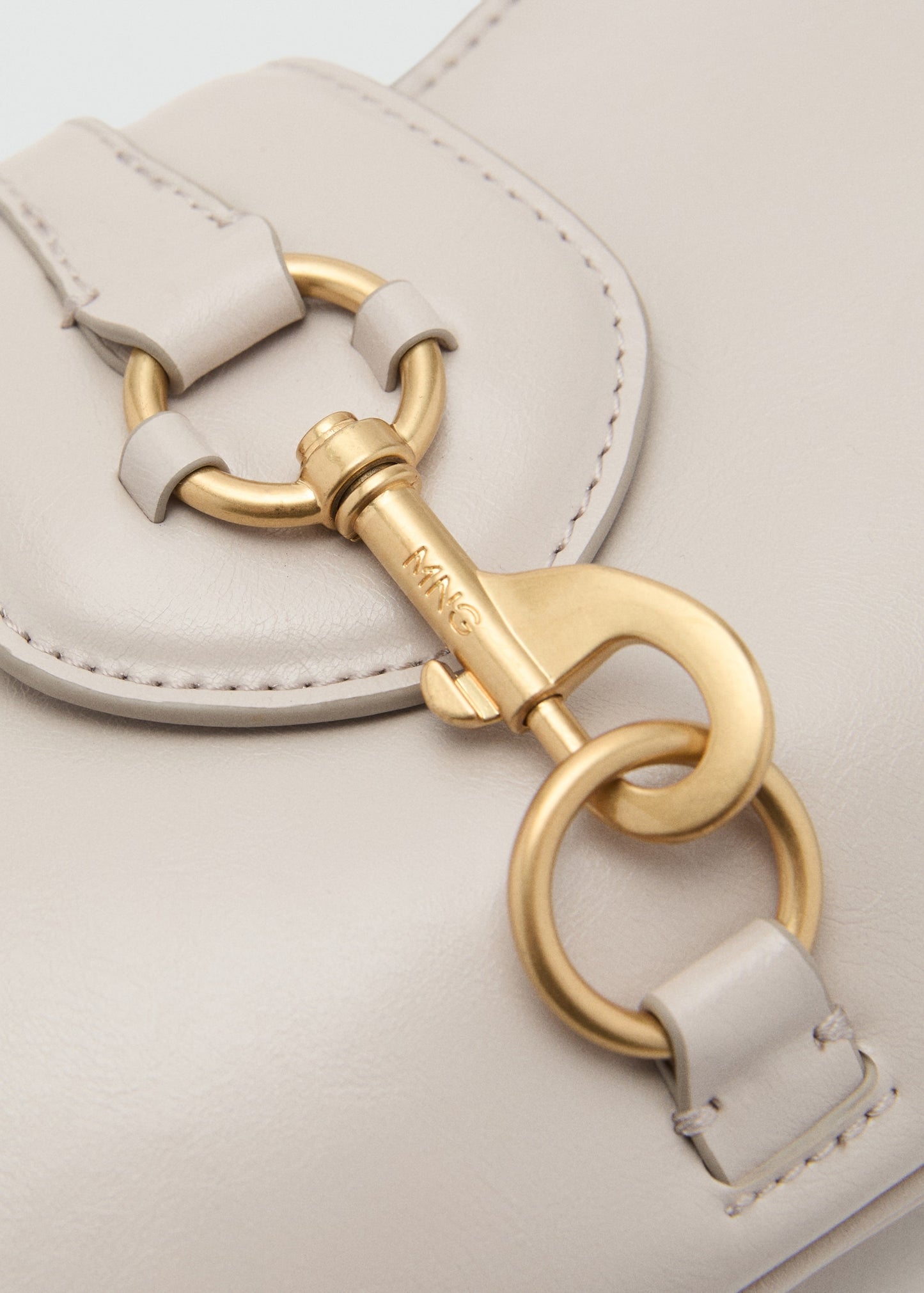 Shoulder bag with snap hook