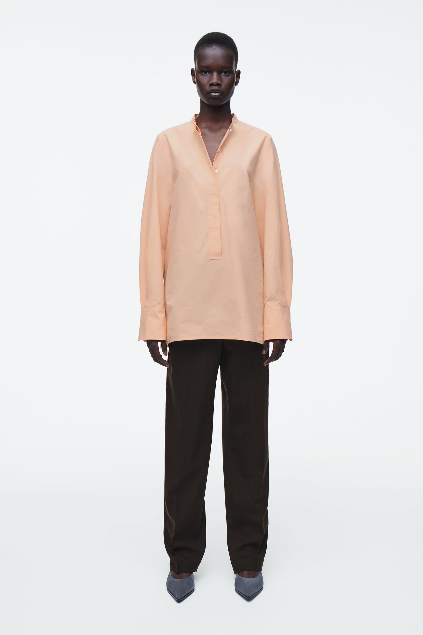 Collarless half-placket shirt