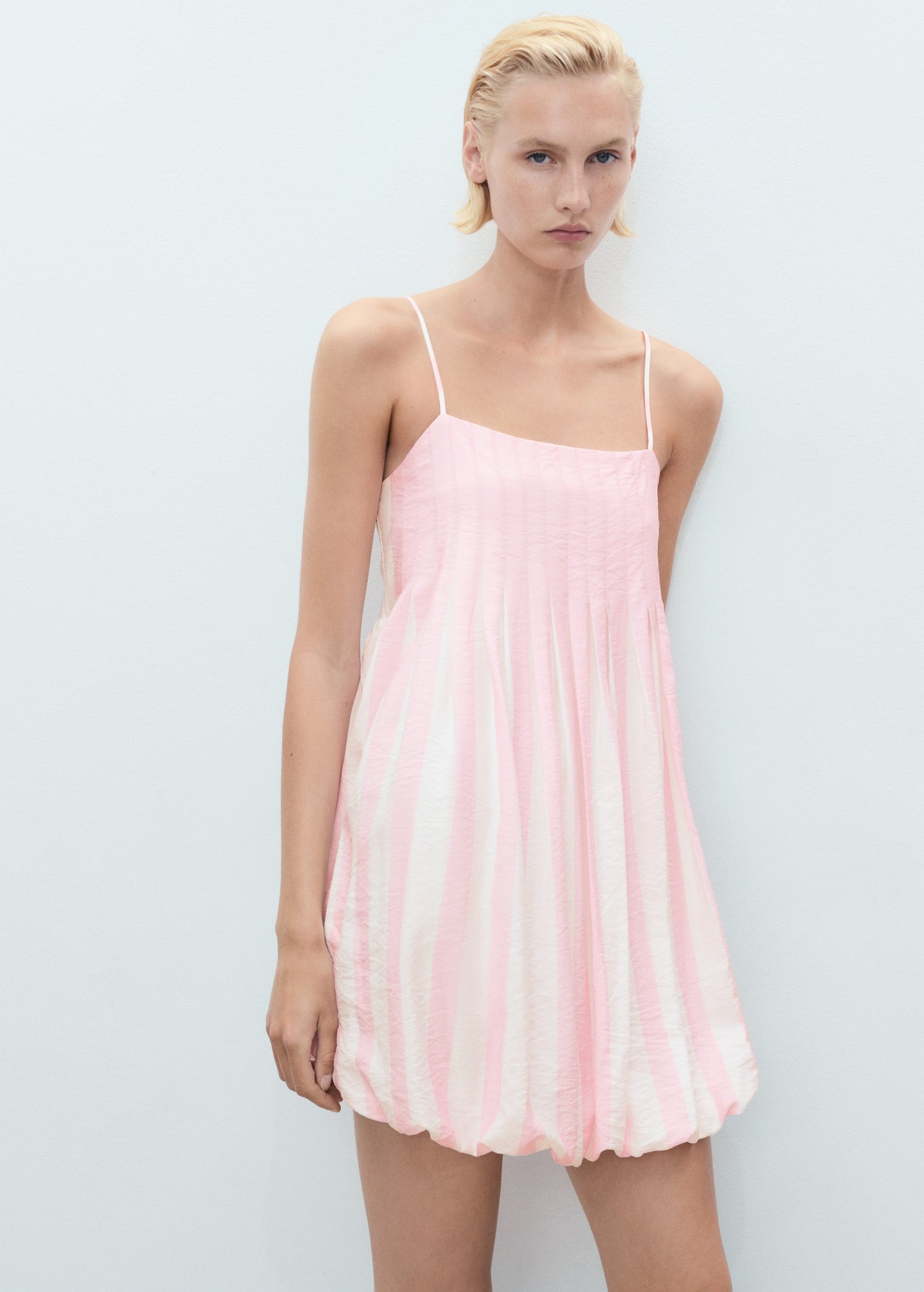 Short striped balloon effect dress