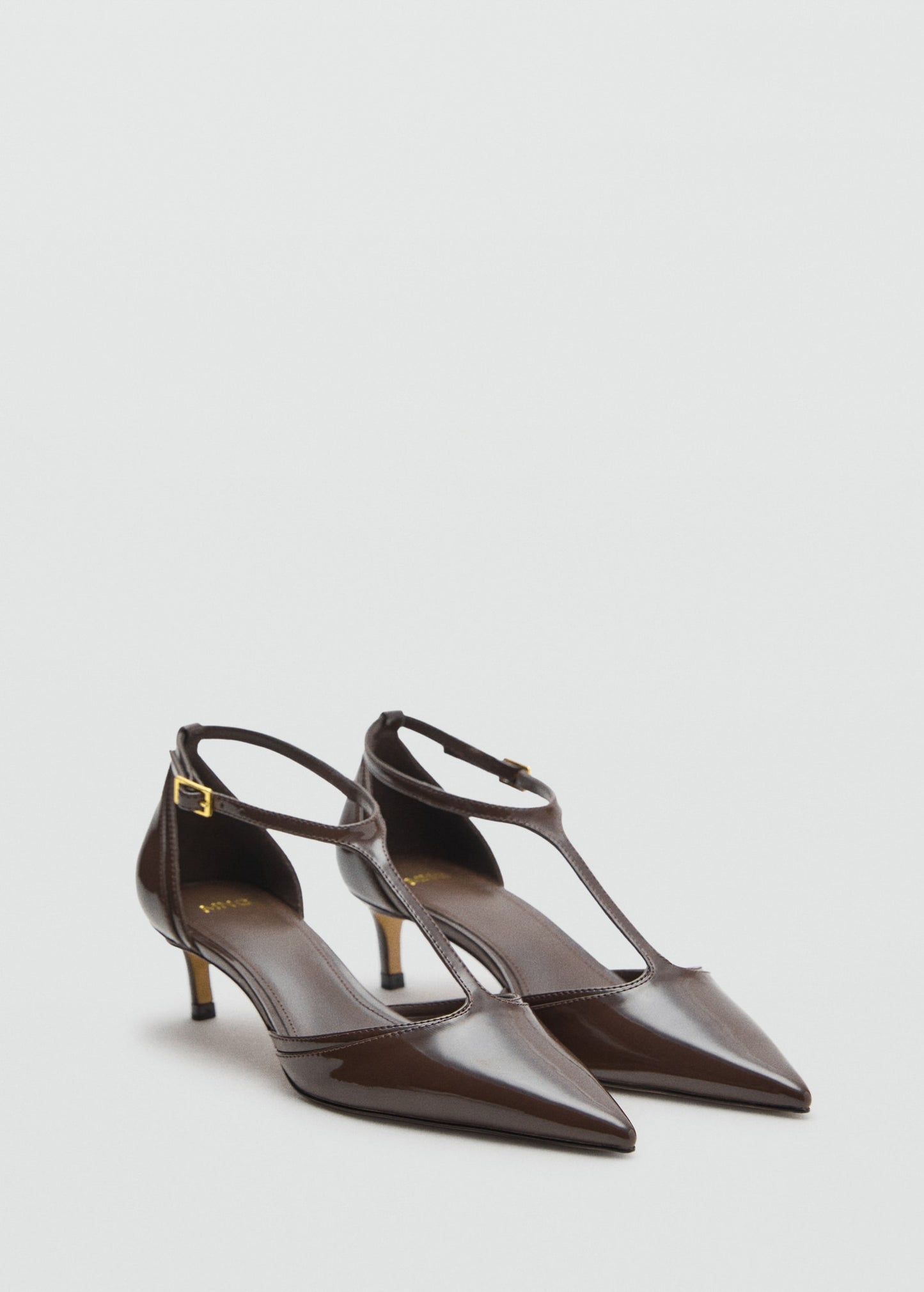 Kitten-heel patent leather shoes