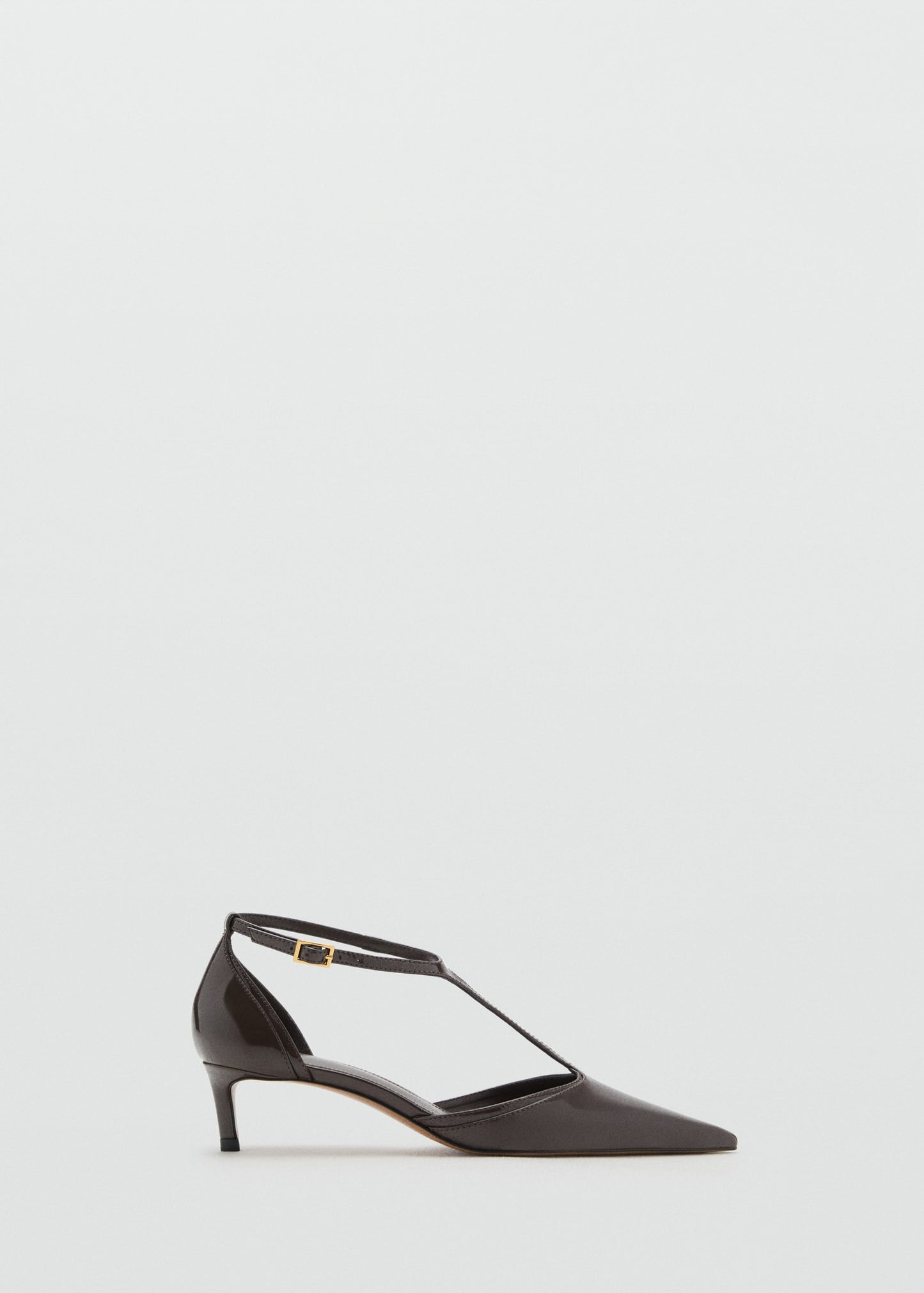 Kitten-heel patent leather shoes
