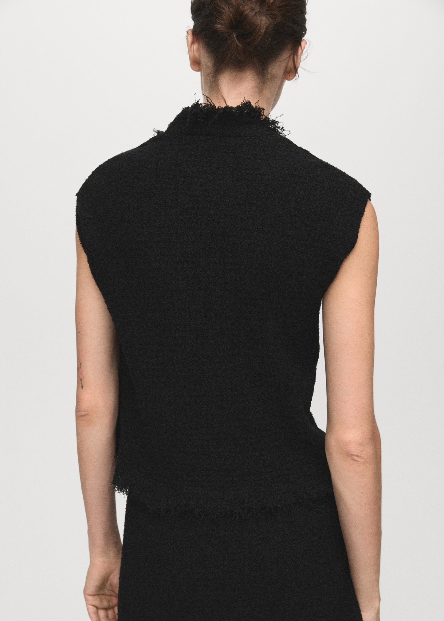 Crossover top with frayed trim