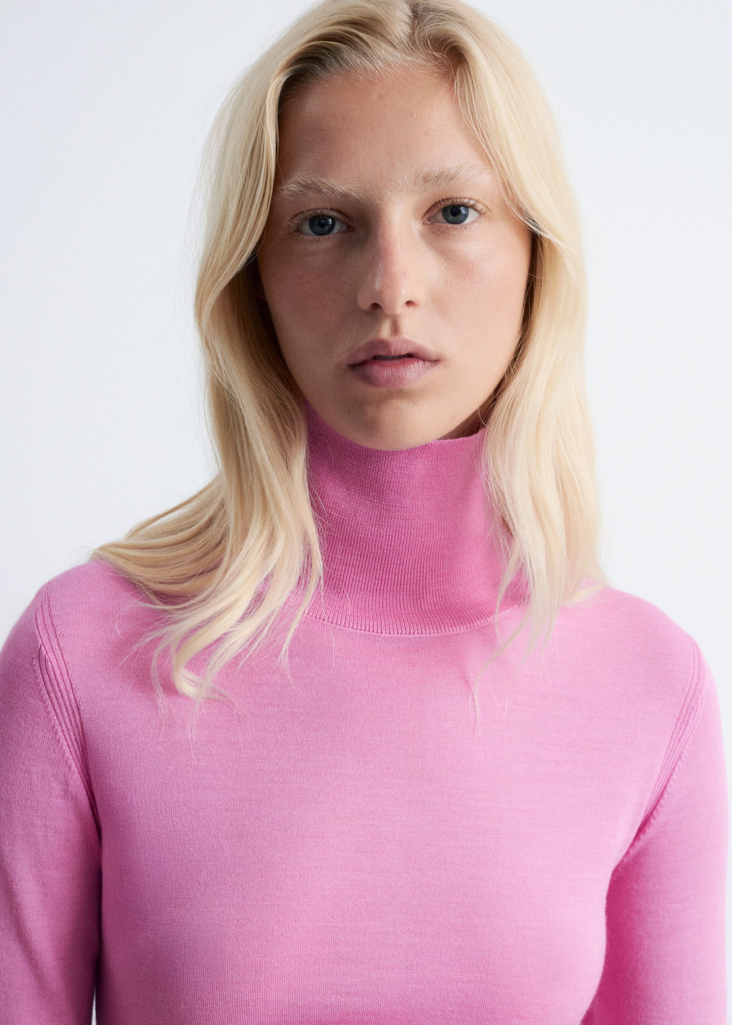 Thin-Knit Wool Turtleneck