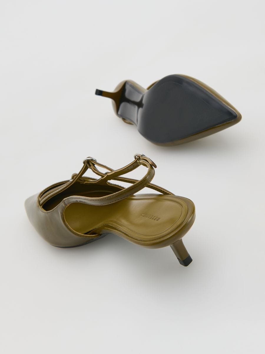 Pumps with open heel