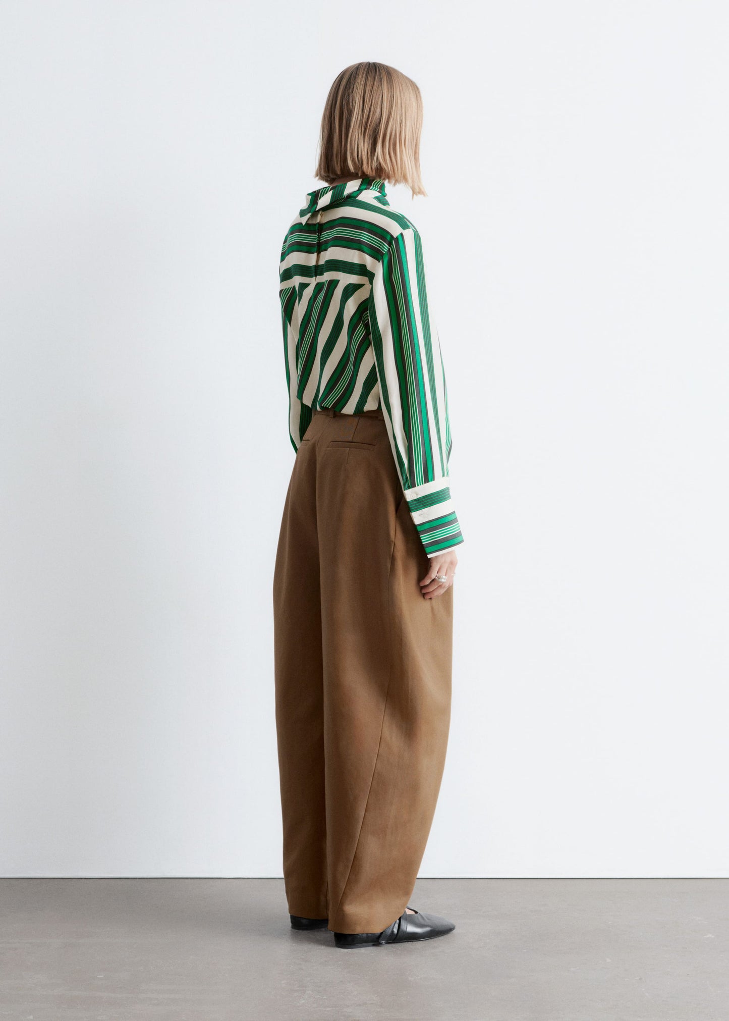 Barrel-Leg Trousers