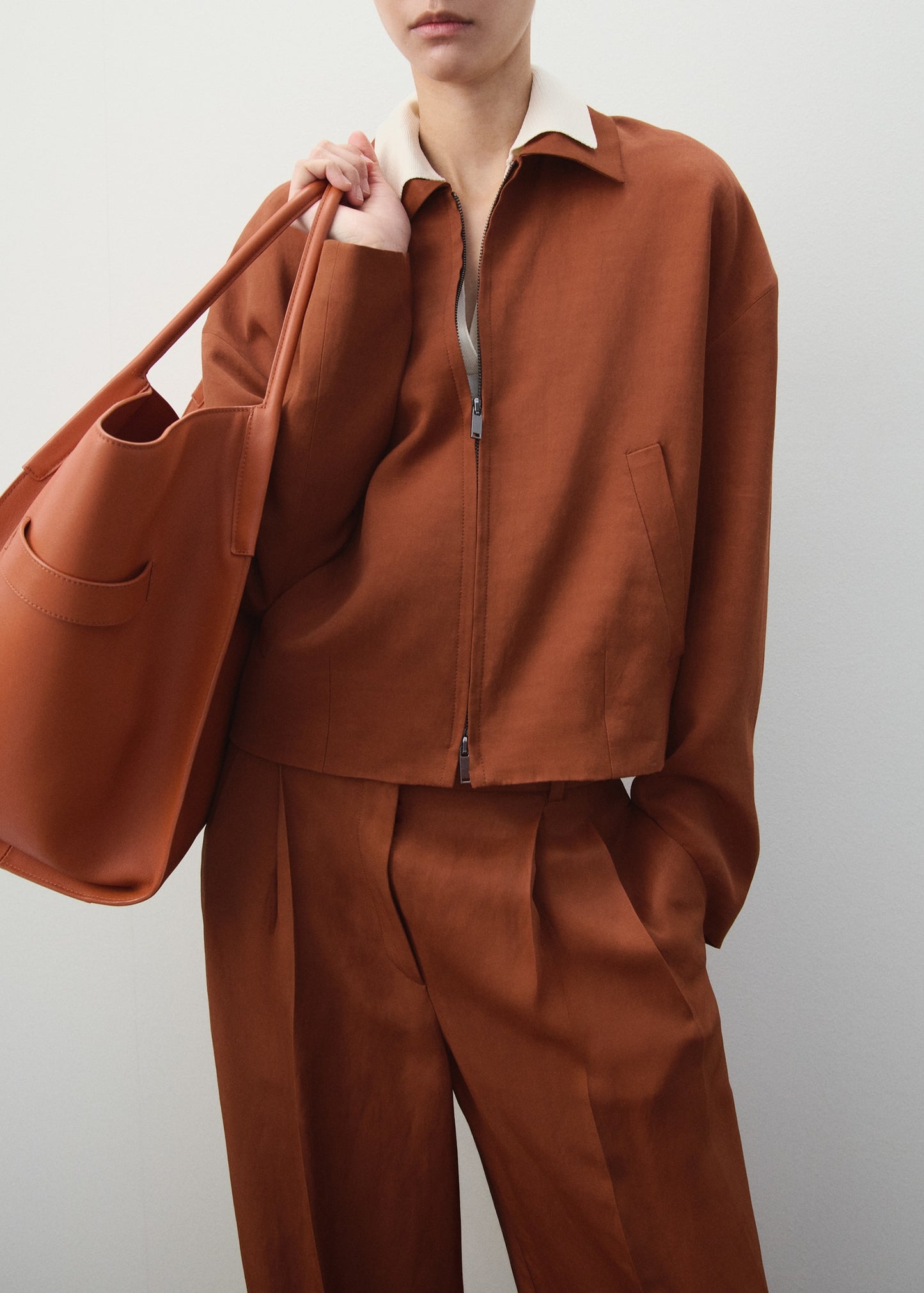 Linen-blend pleated trousers