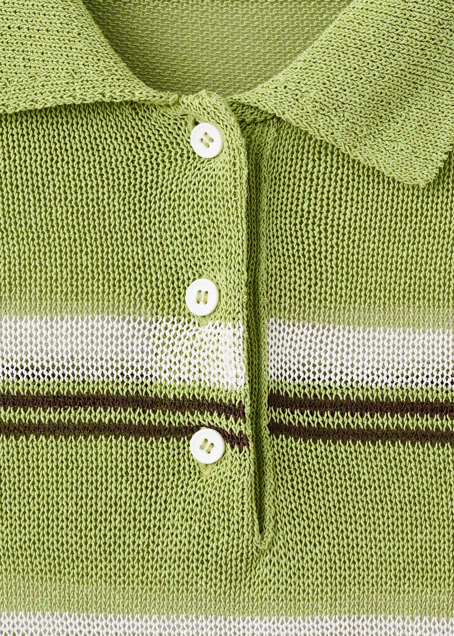 Knitted jumper with combined collar