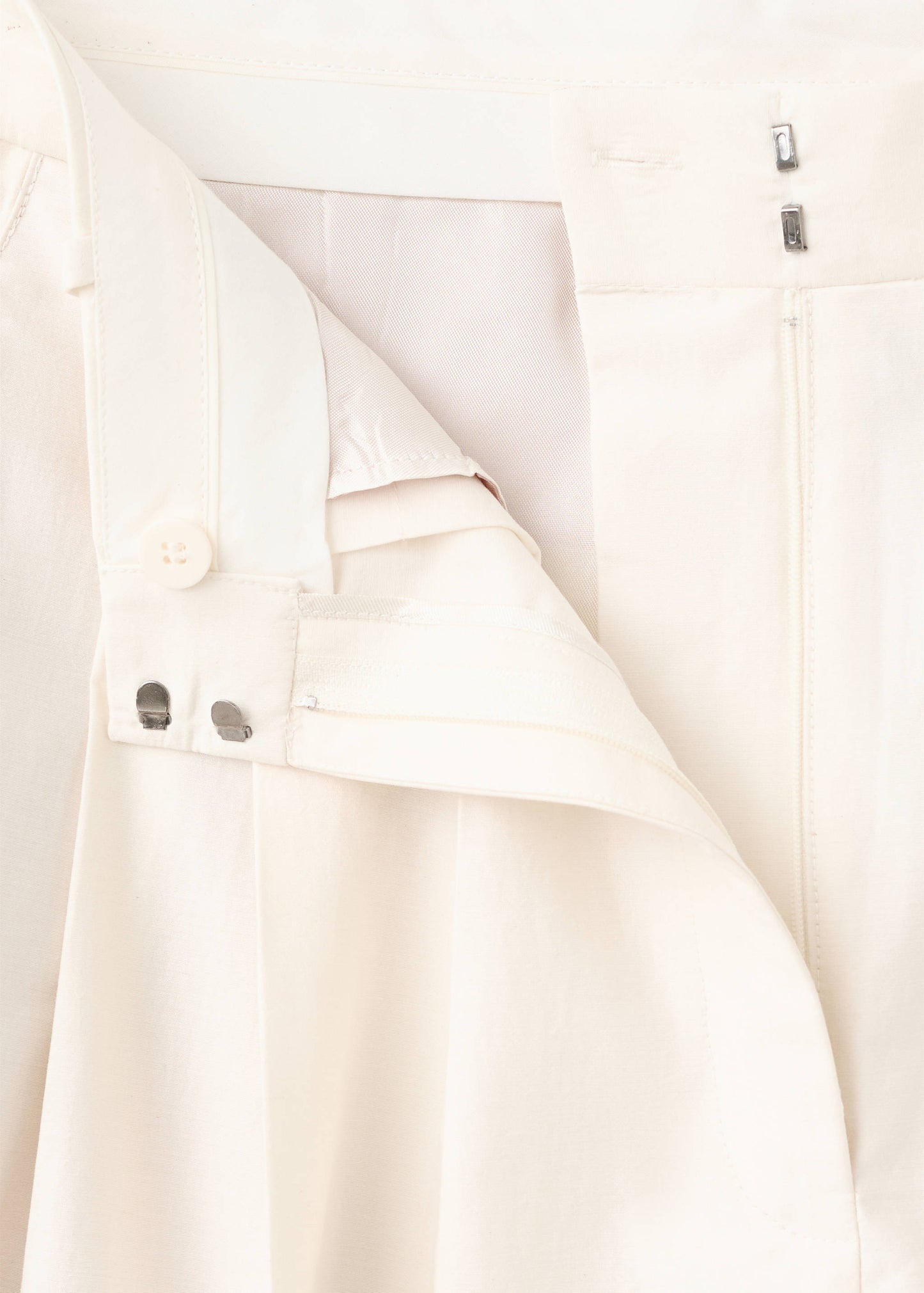 Straight cotton trousers with pleats