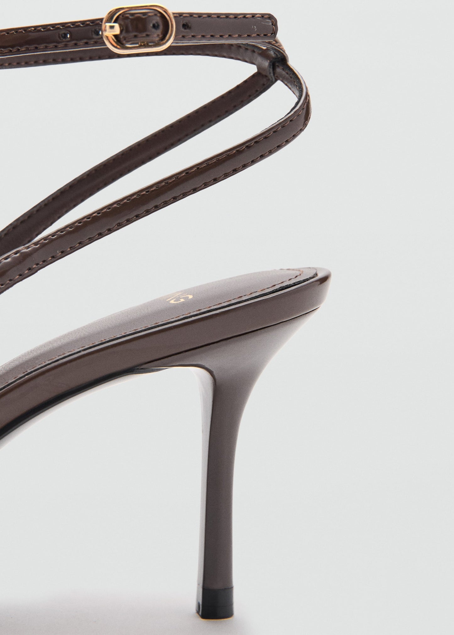 Ankle-cuff heel shoes