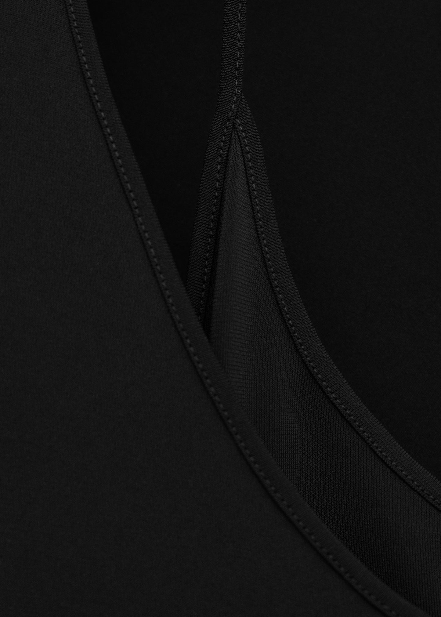 Dress with combined fine-knit collar