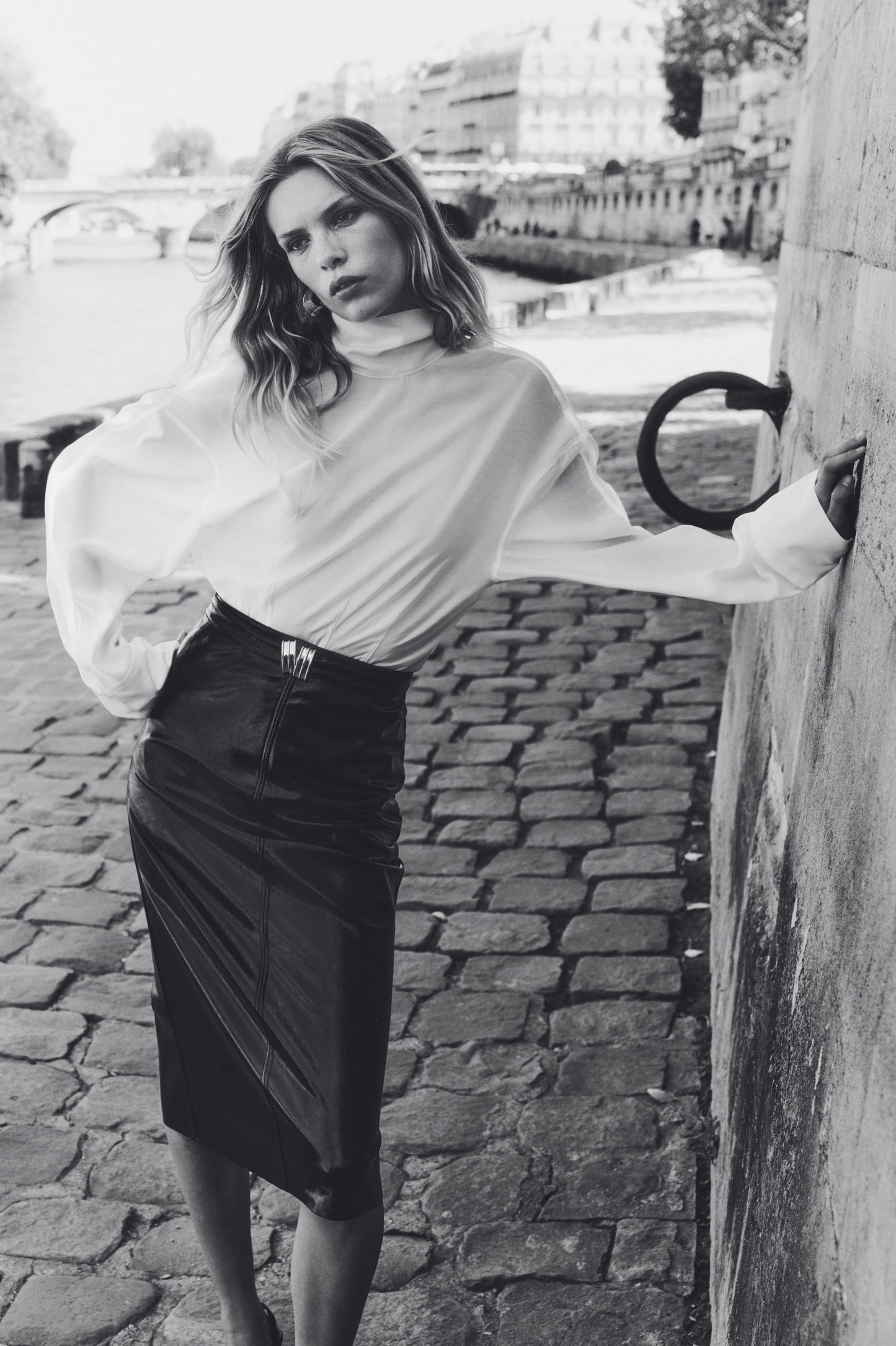 Coated pencil skirt