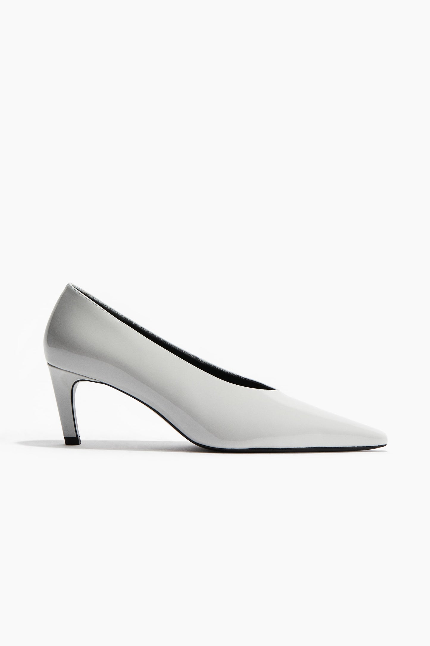 Pointed court shoes