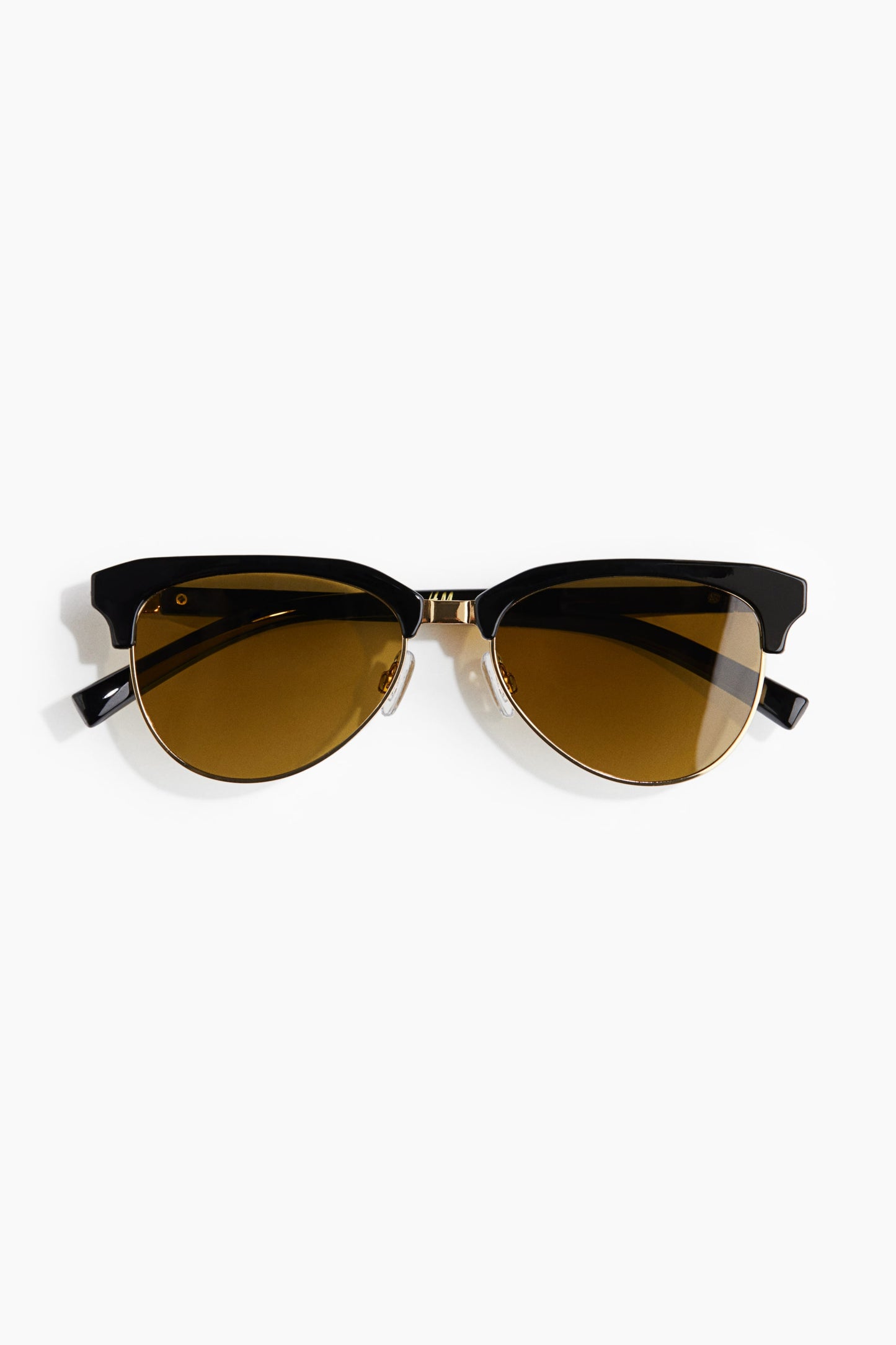 Polarised sunglasses