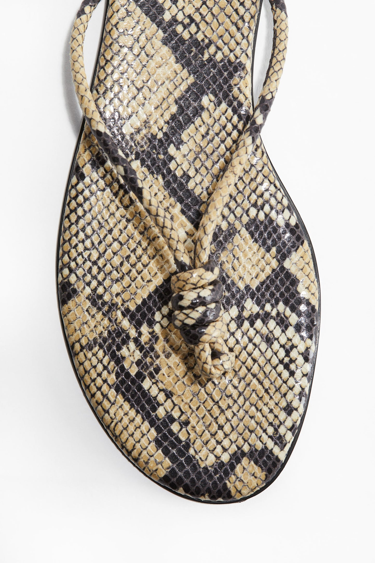 Knot-detail flip-flops