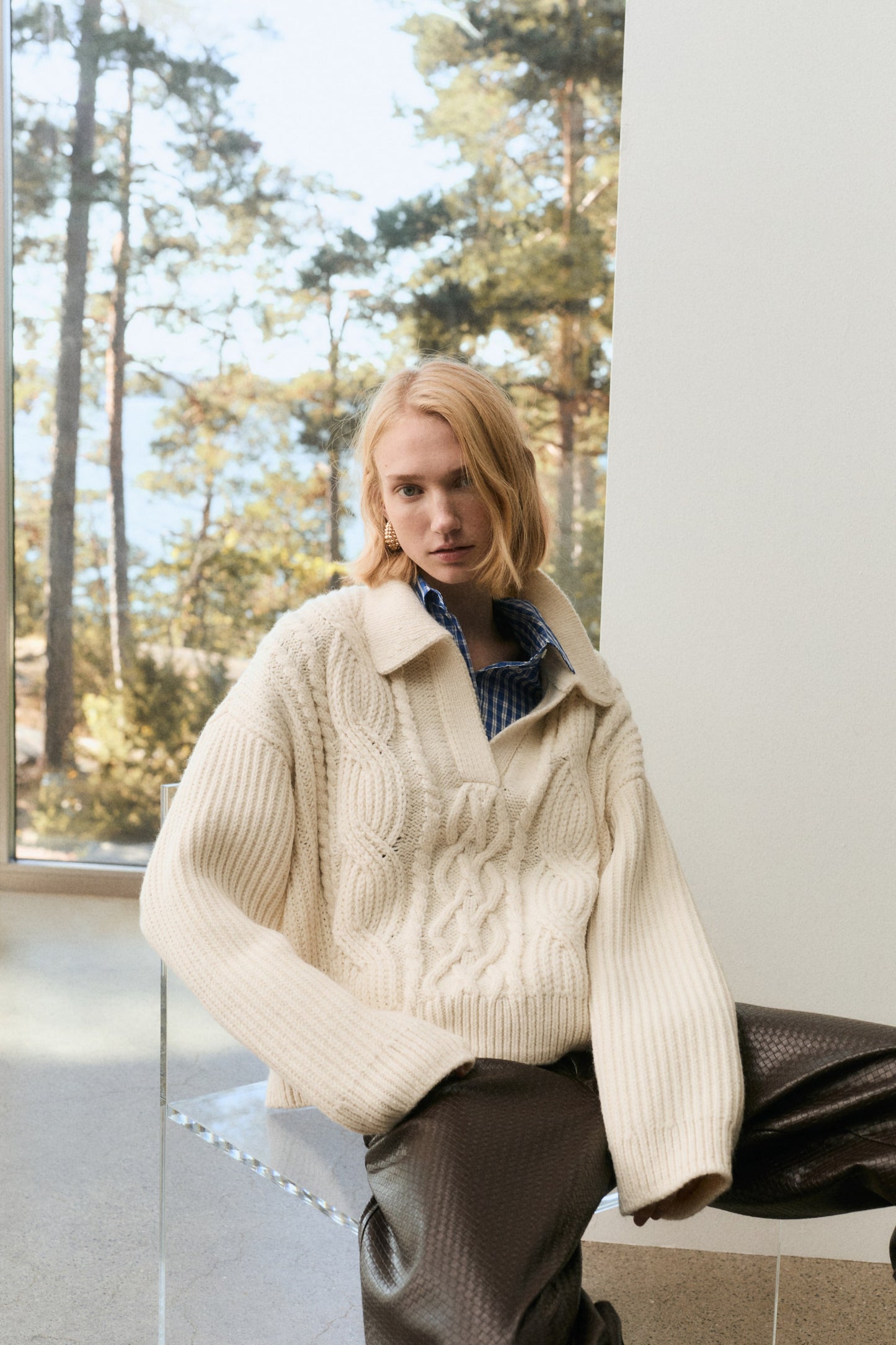 Cable-knit collared jumper