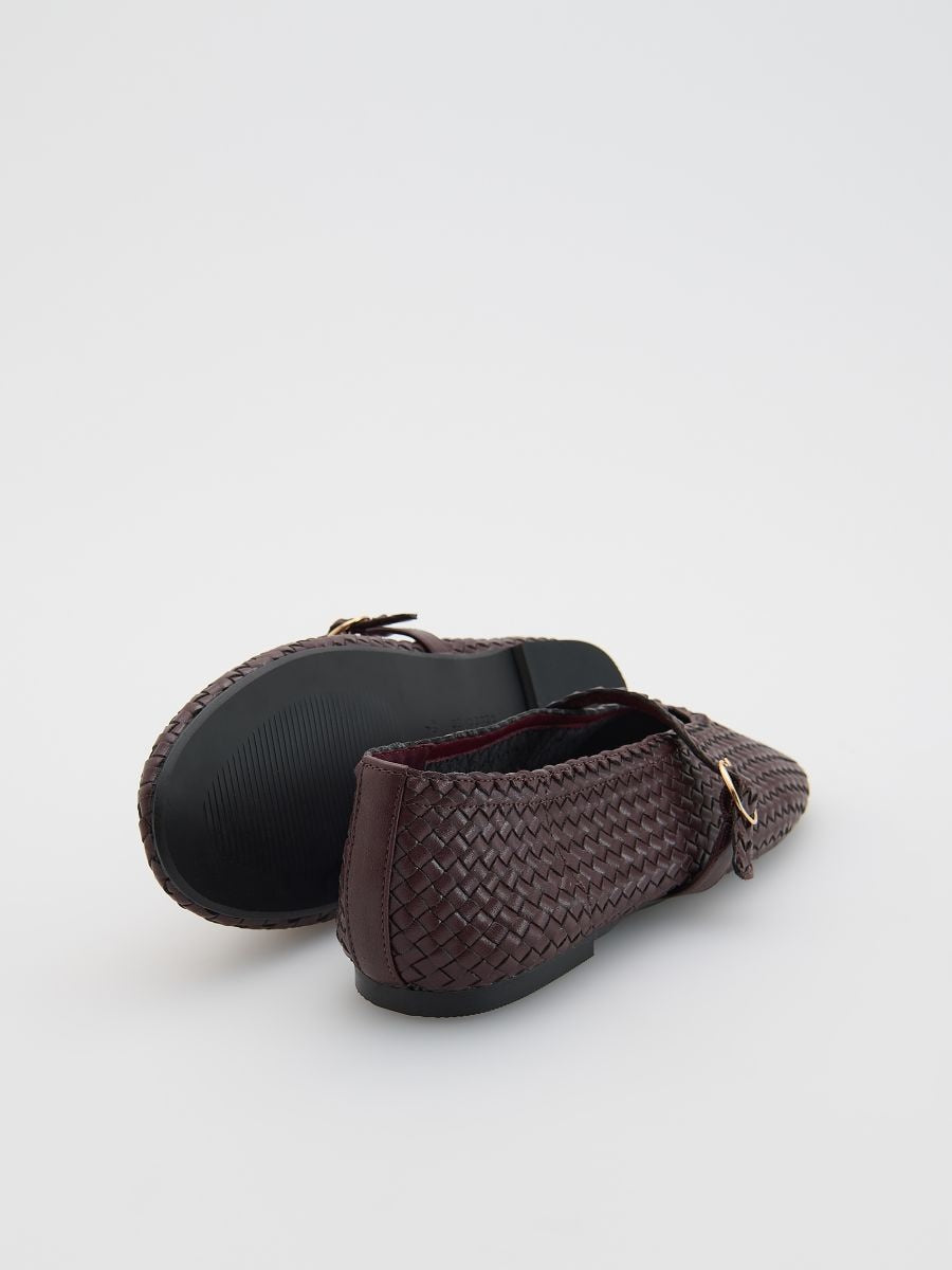 Woven ballet flats with a strap