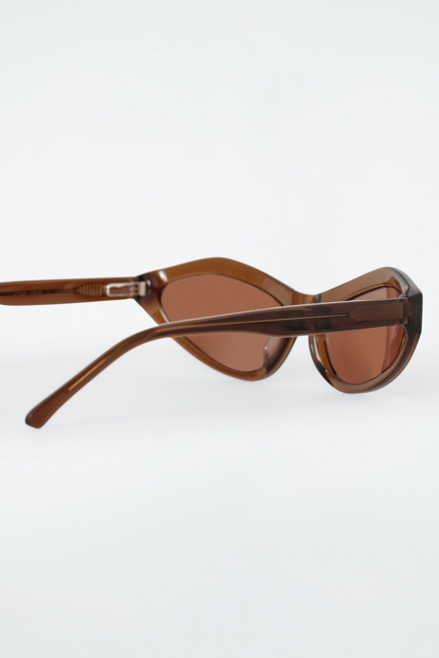 ANGULAR CAT-EYE SUNGLASSES