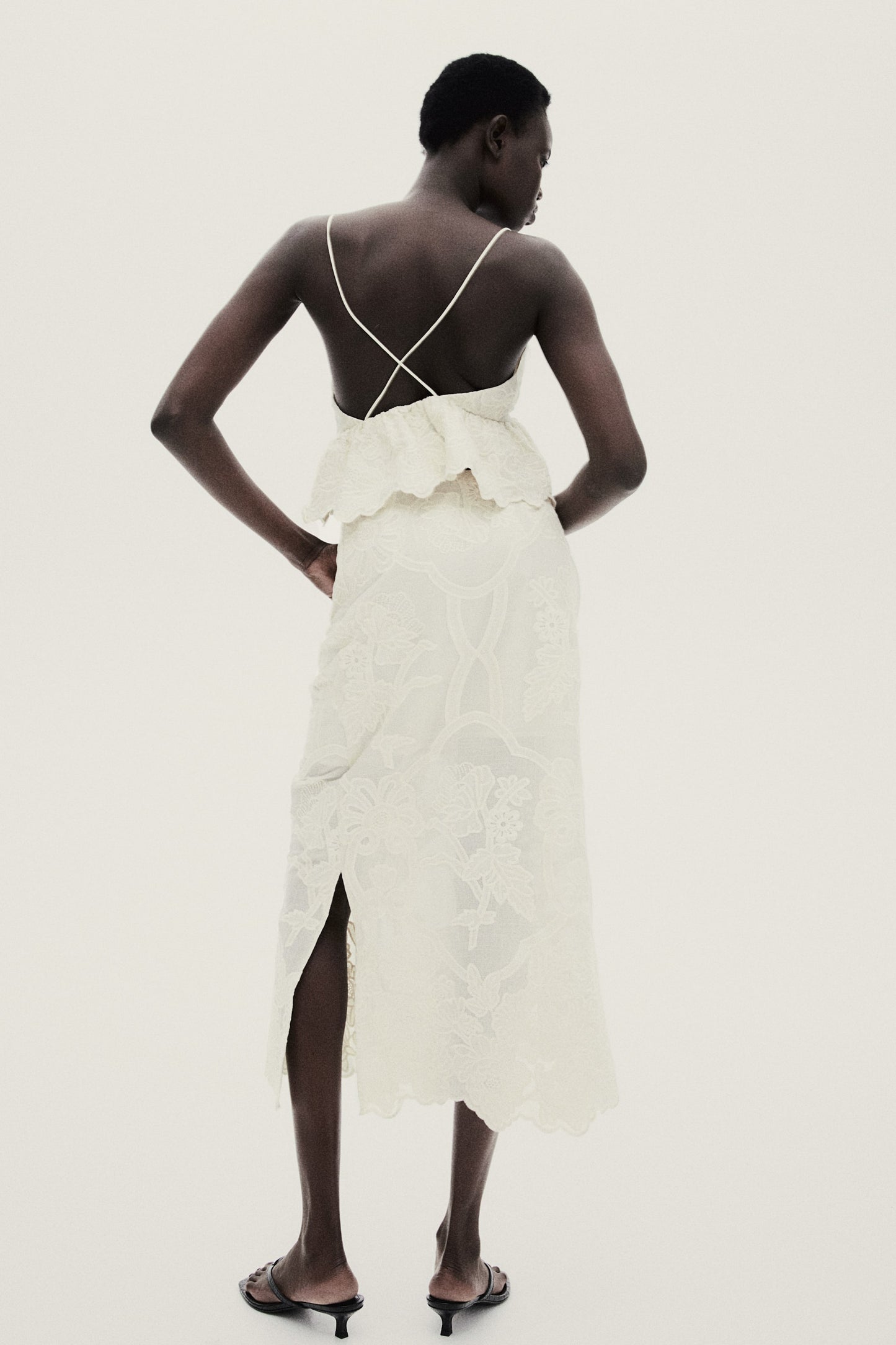 Embroidered pencil skirt