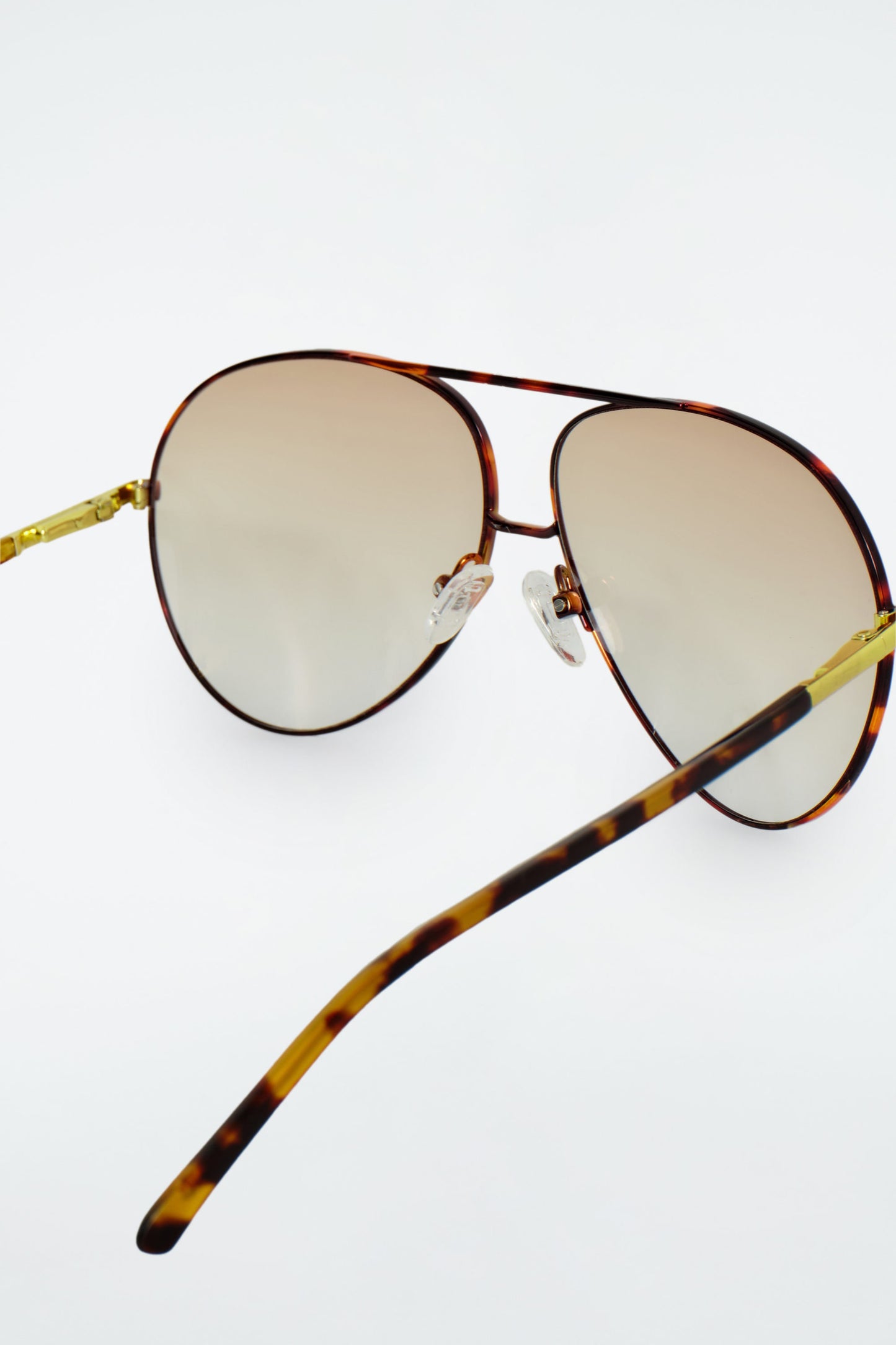 Wire-frame aviator sunglasses