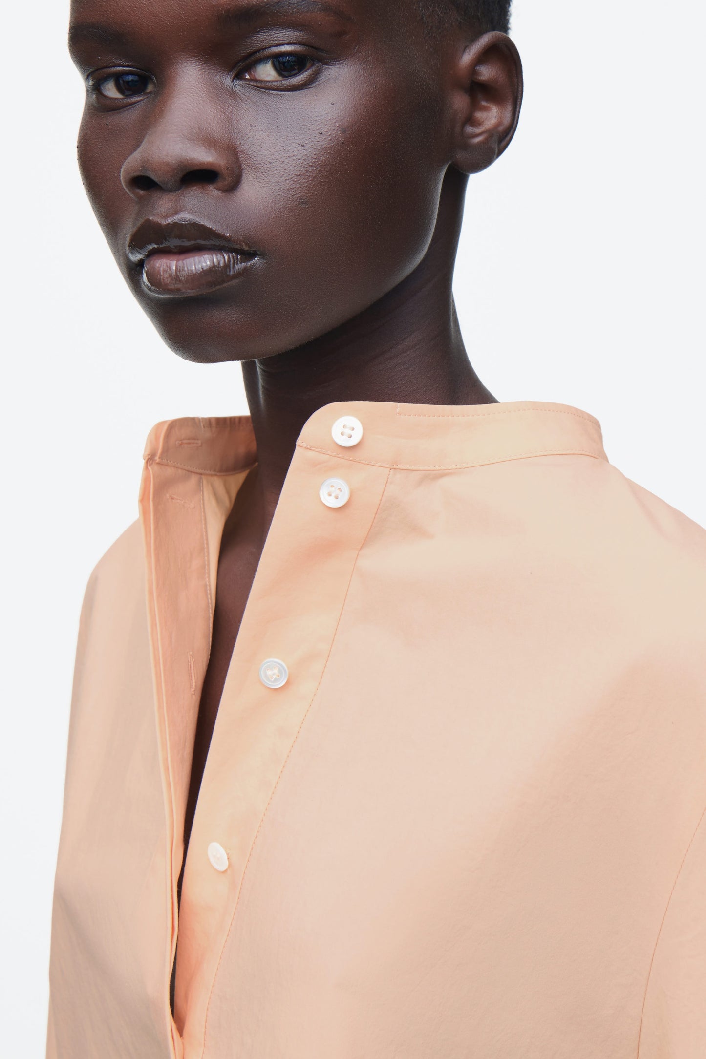 Collarless half-placket shirt