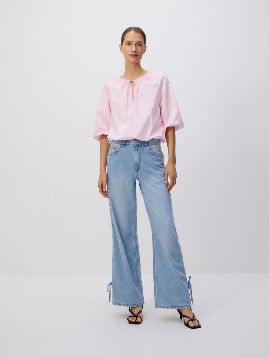 Wide-leg jeans with bows