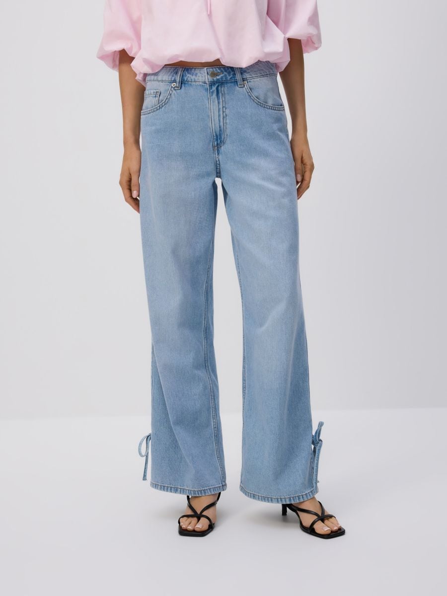 Wide-leg jeans with bows