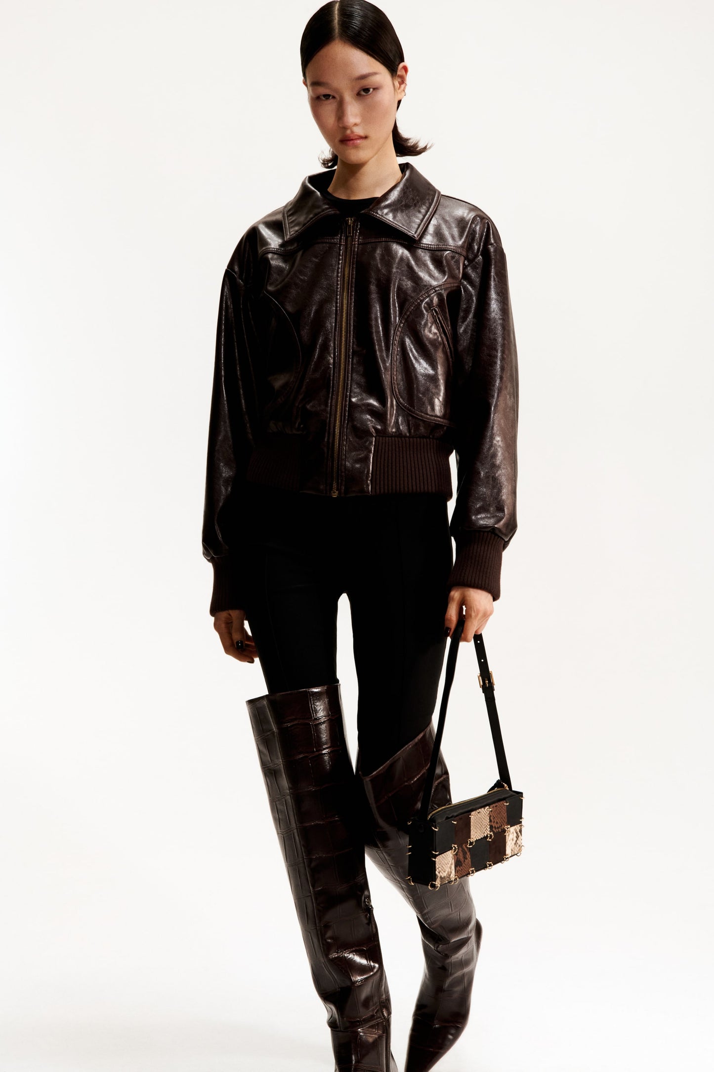 Interlinked shoulder bag