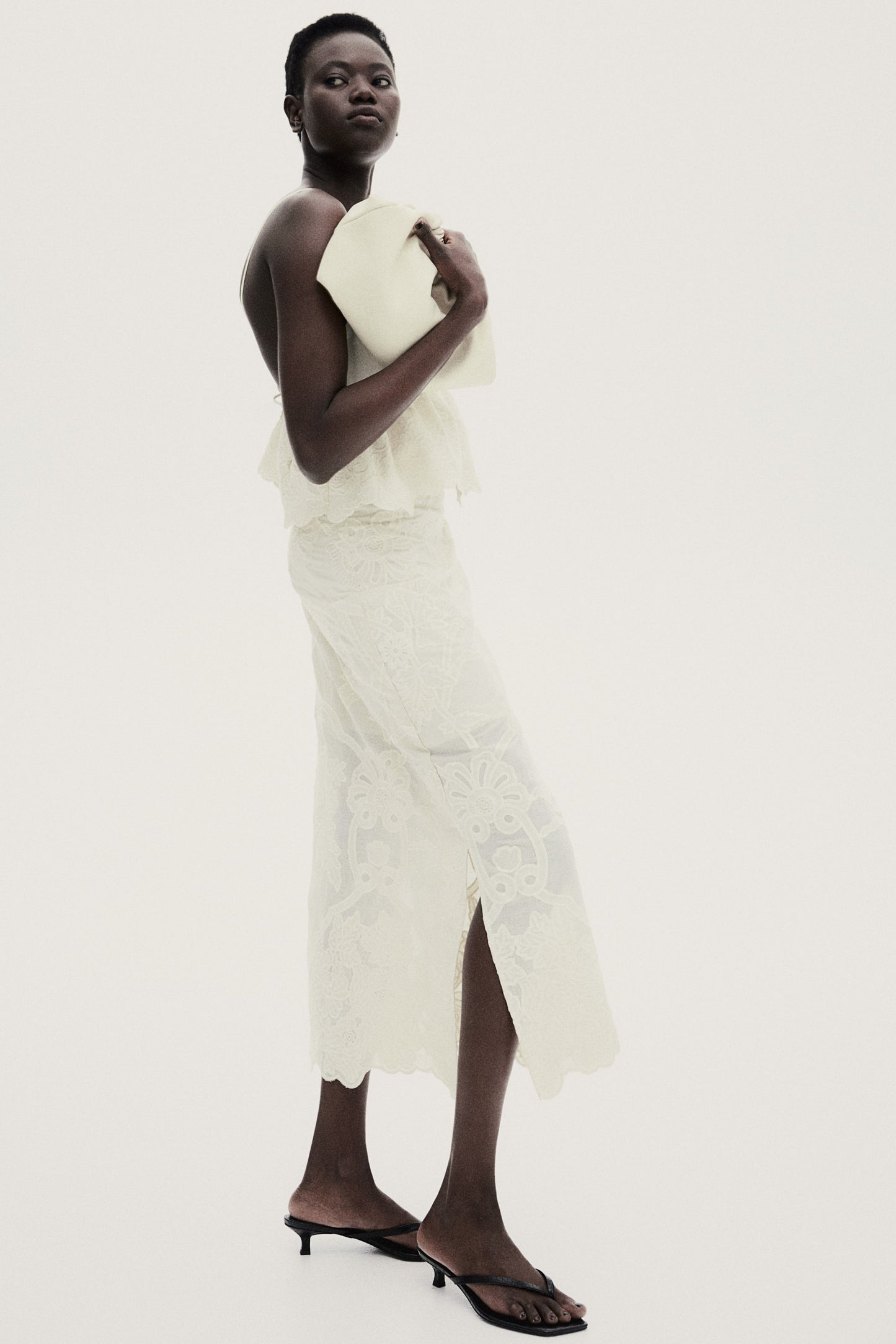 Embroidered pencil skirt