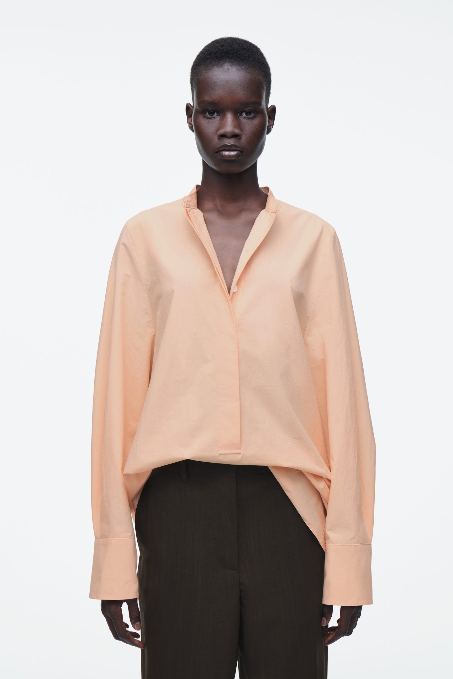 Collarless half-placket shirt