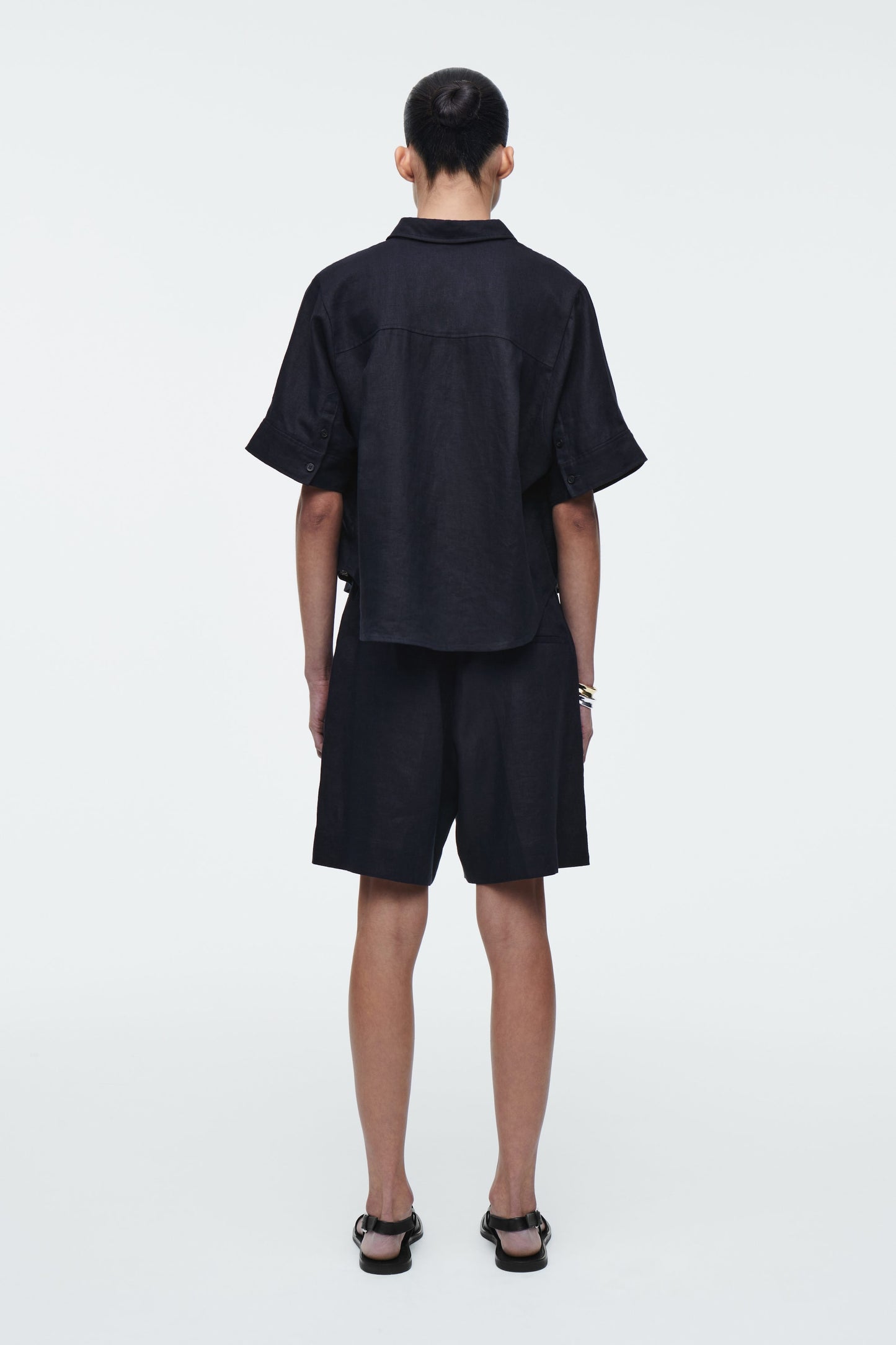 Tailored elasticated linen shorts