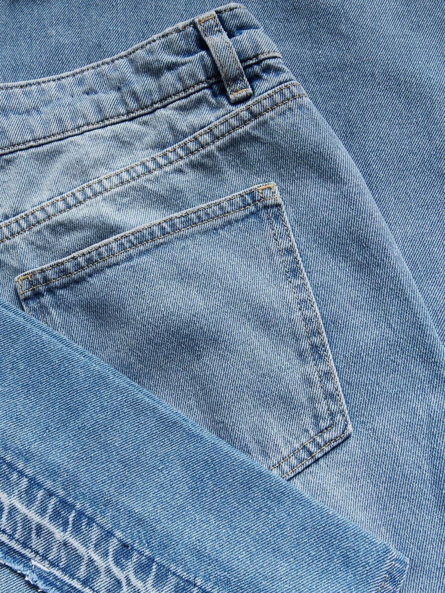 Wide‑leg jeans with rolled‑up hem