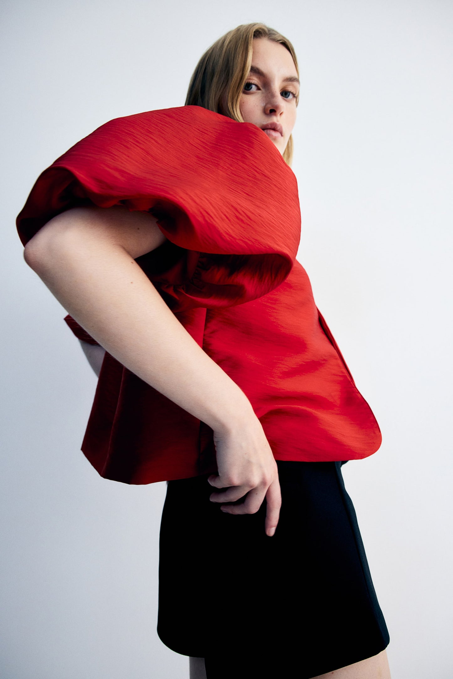 Balloon-sleeved blouse