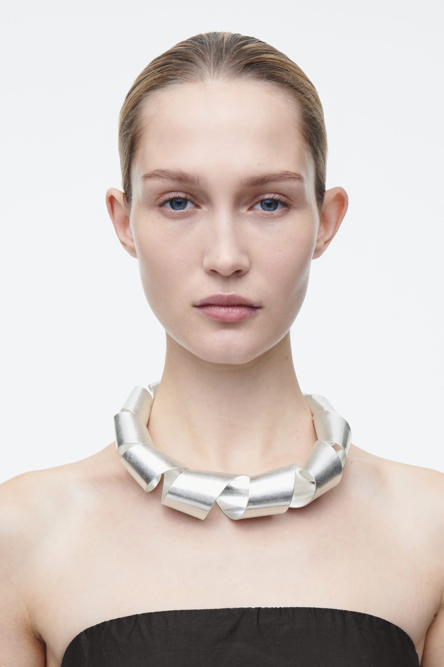 Twisted necklace