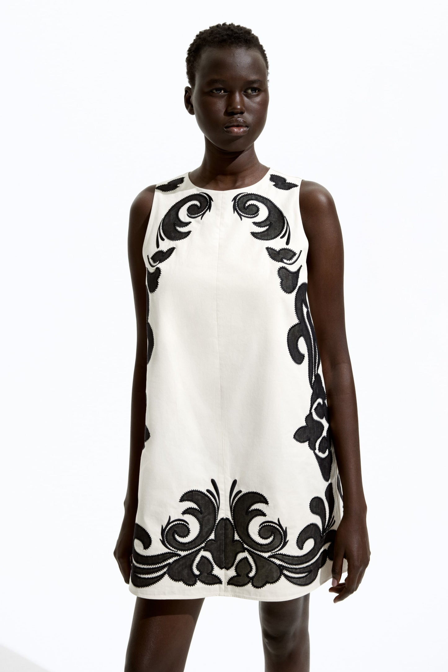 Embroidered shift dress