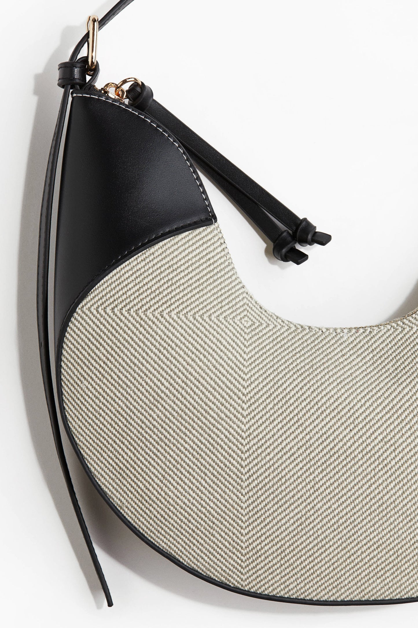 U-shaped shoulder bag