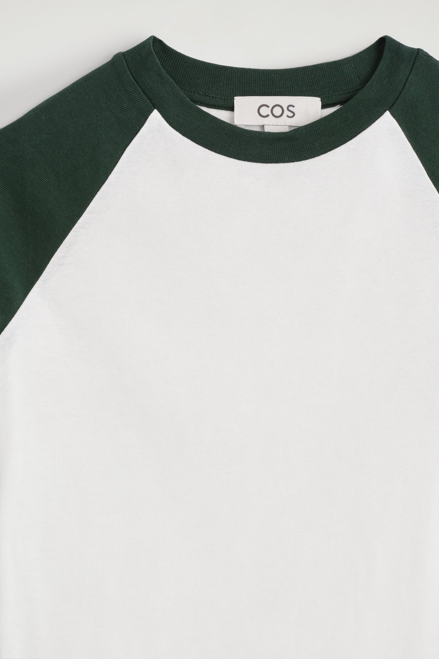 Long-sleeved cotton raglan T-shirt
