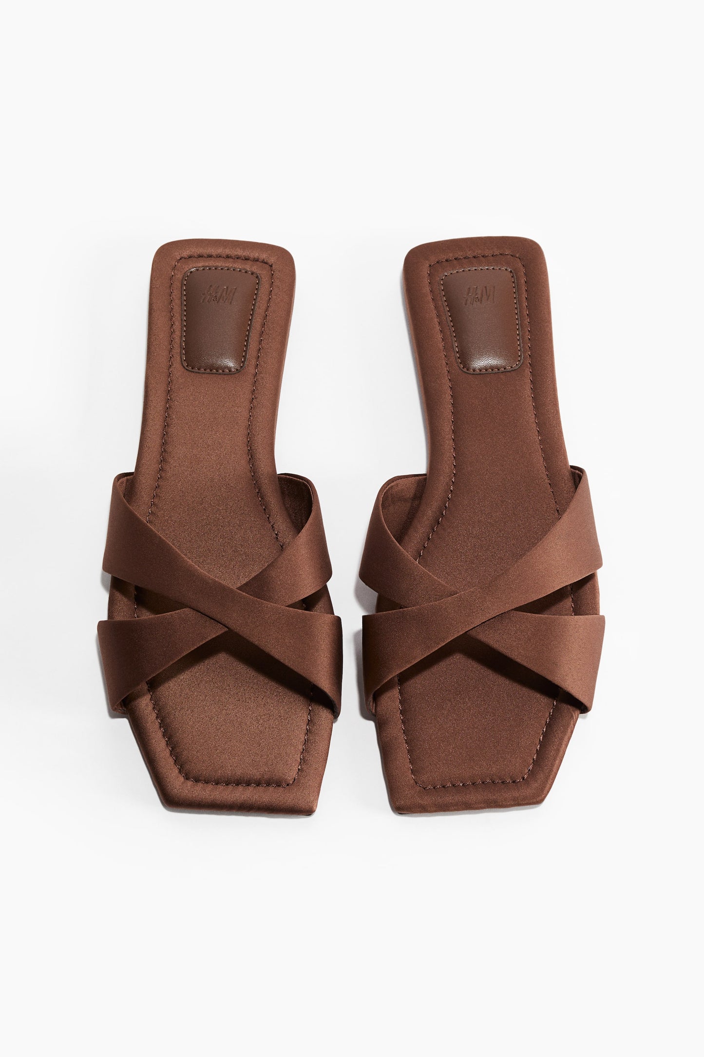 Crossover-strap sandals