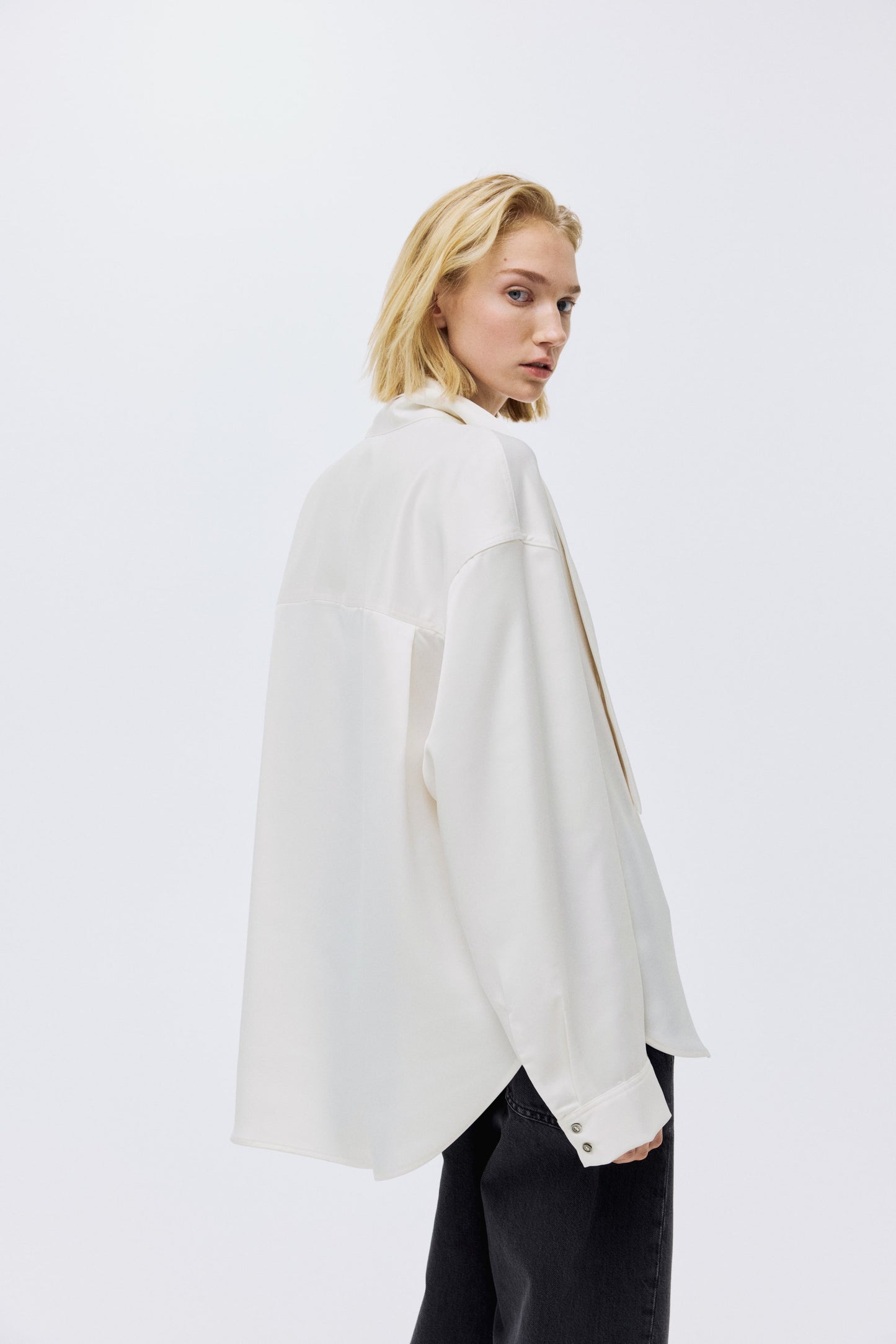 Bow-collar blouse