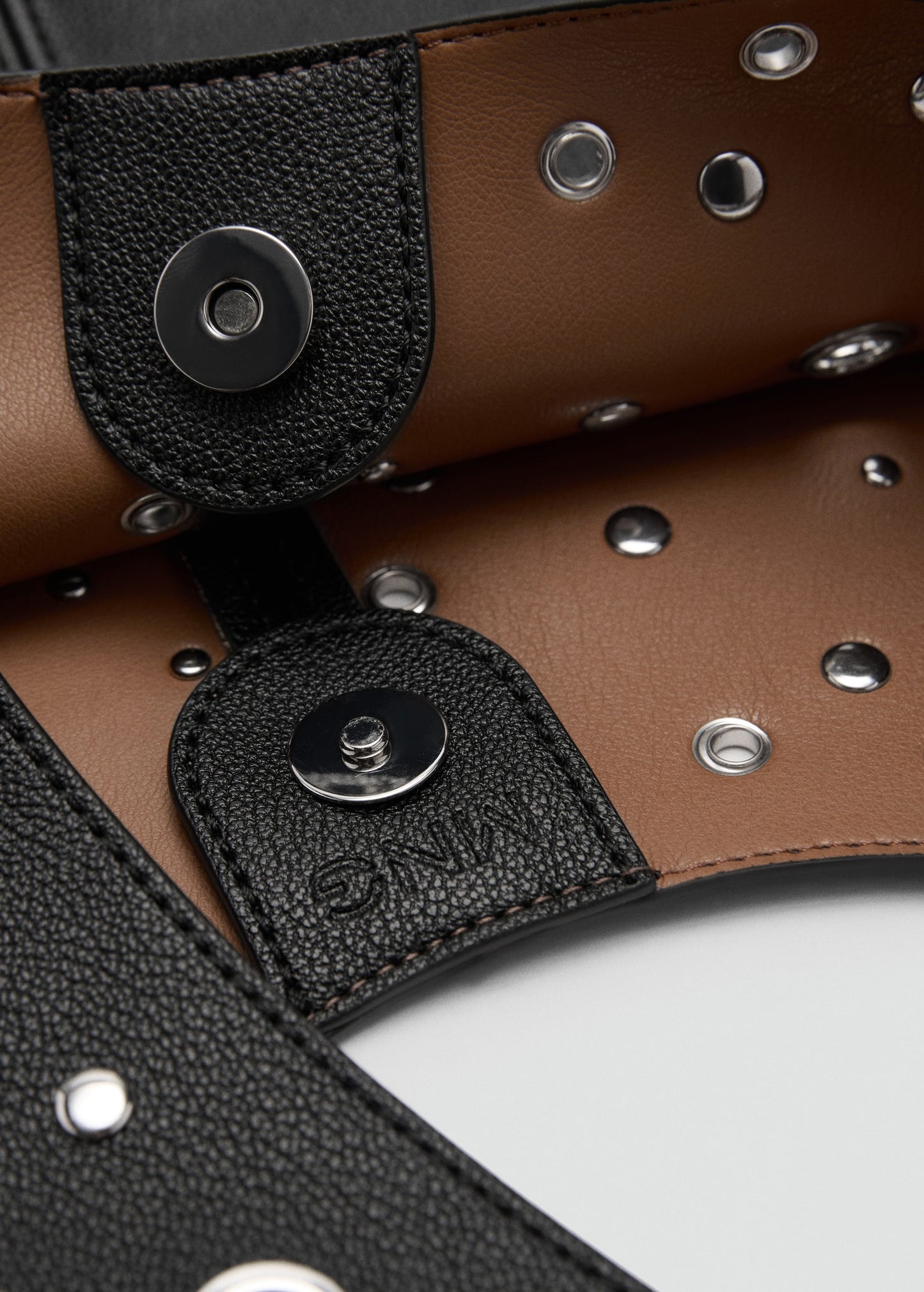 Studded die-cut bag
