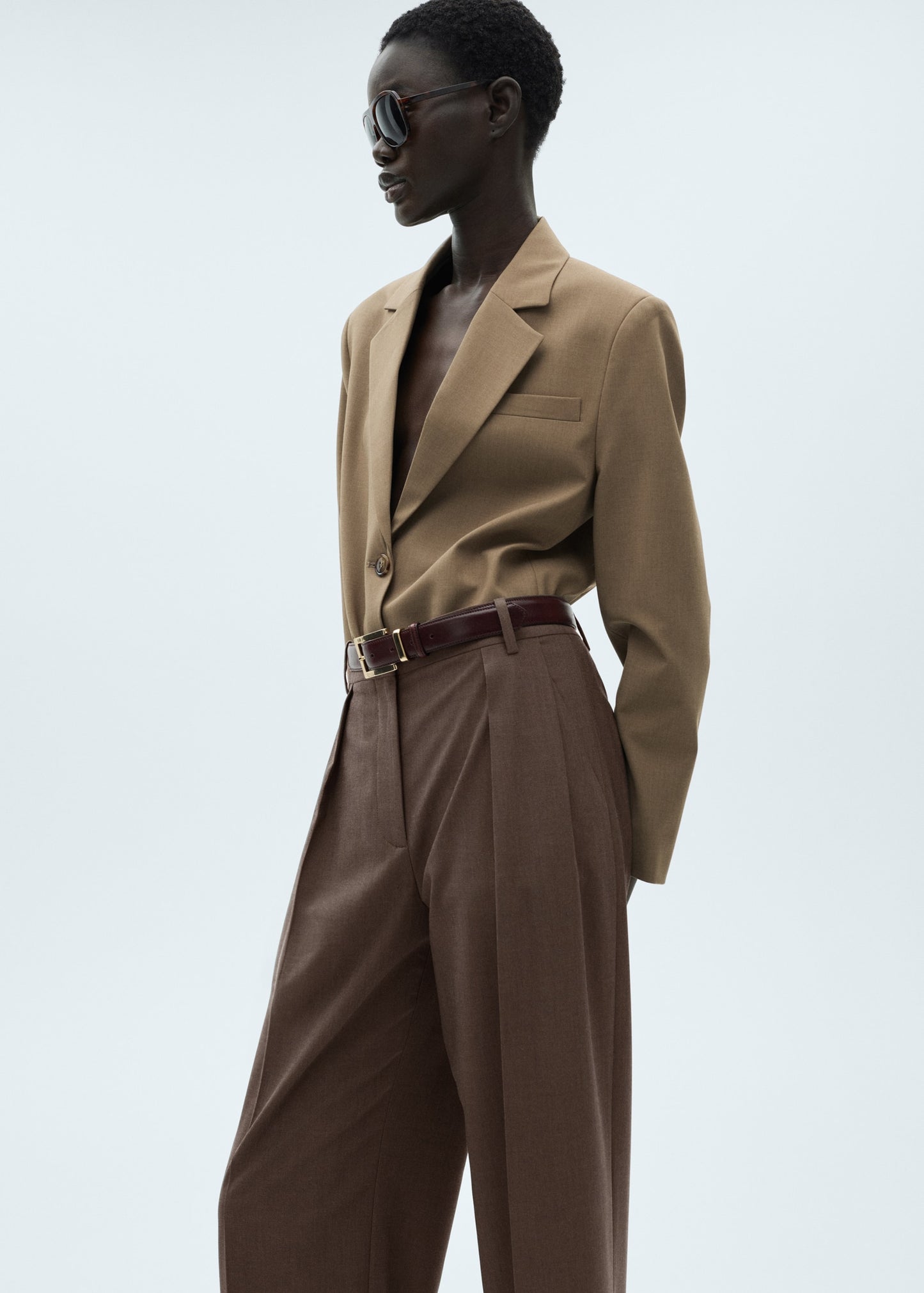 Straight-fit pleated trousers