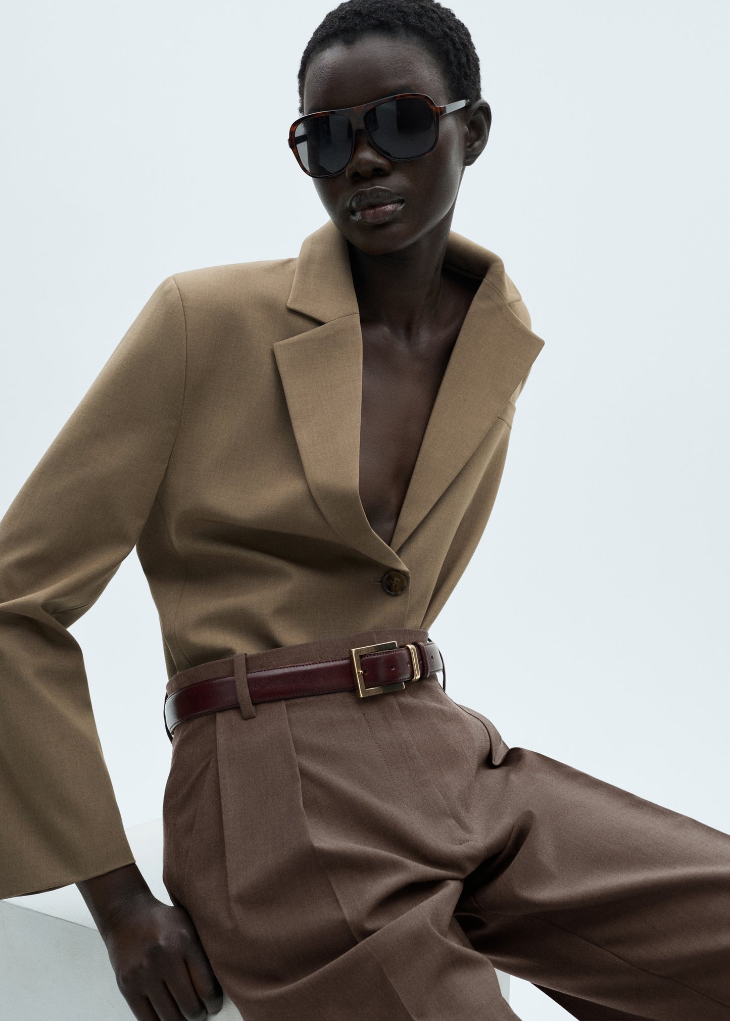 Straight-fit pleated trousers