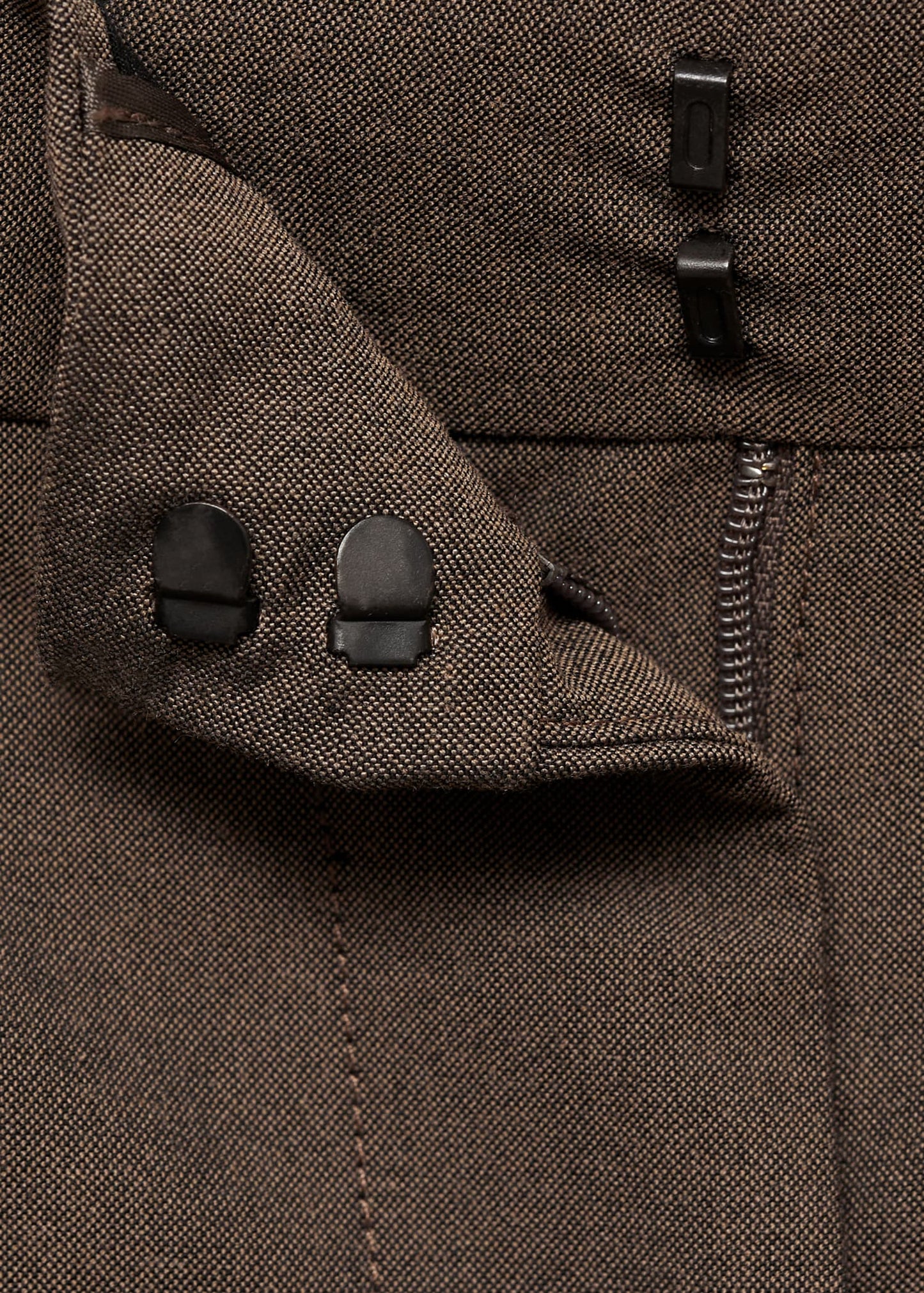Straight-fit pleated trousers