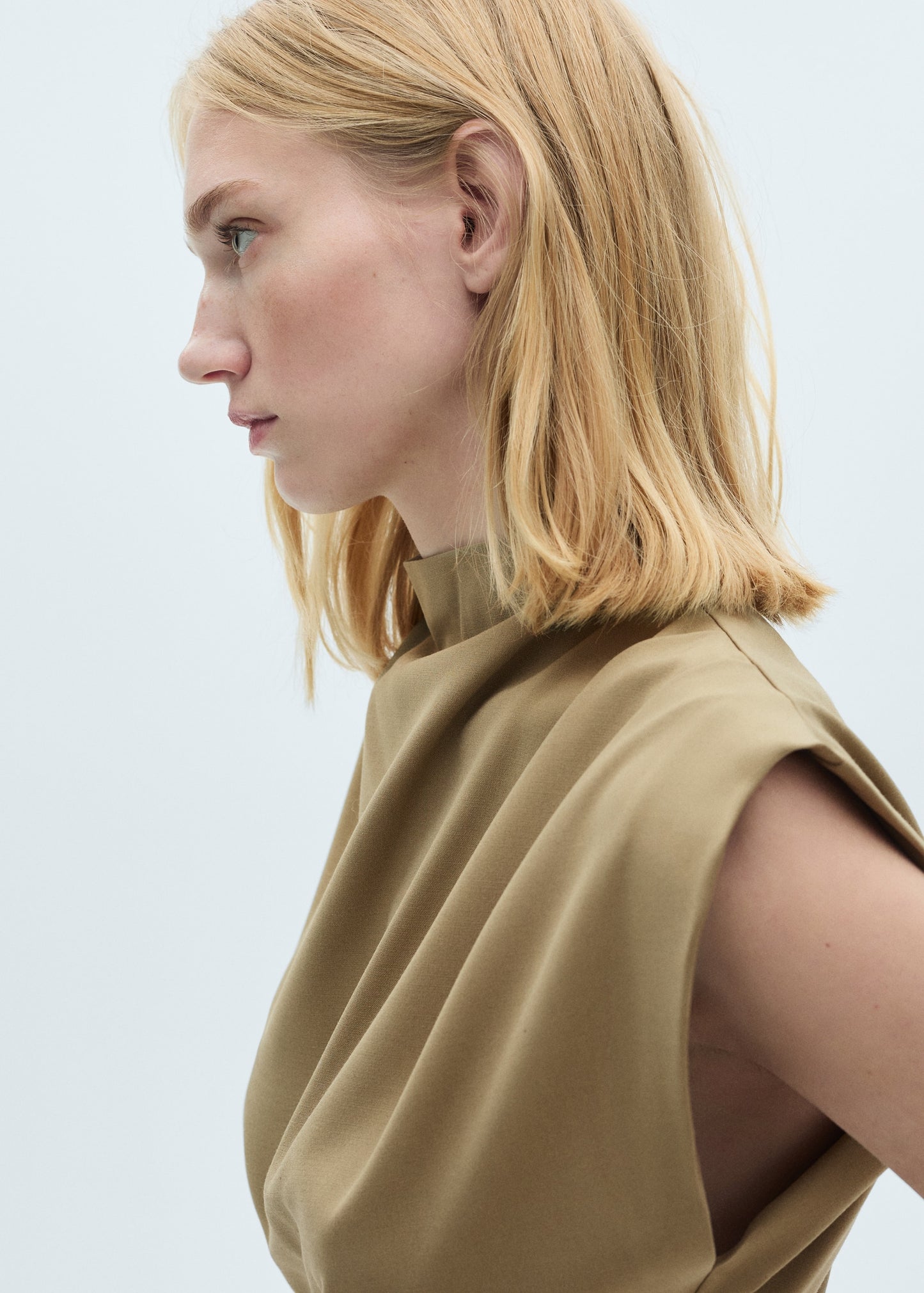Blouse with shoulder pads and belt